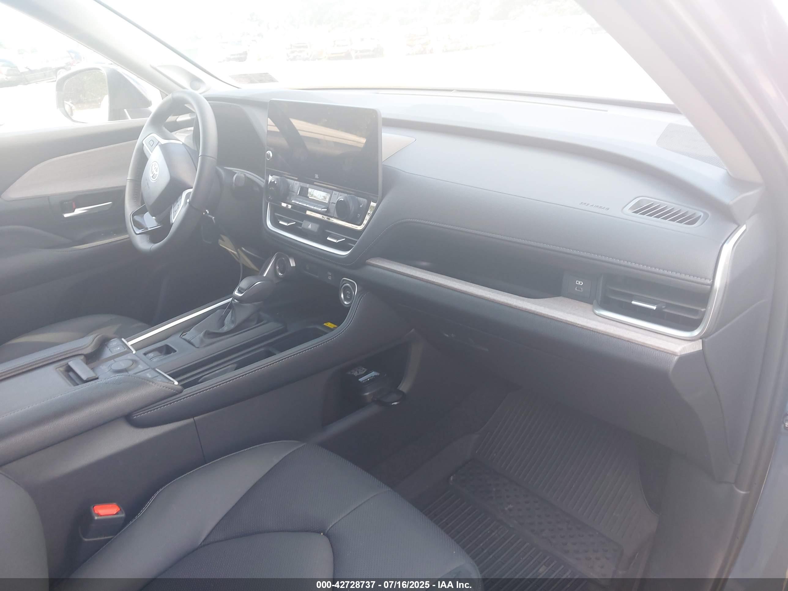 TOYOTA GRAND image 5