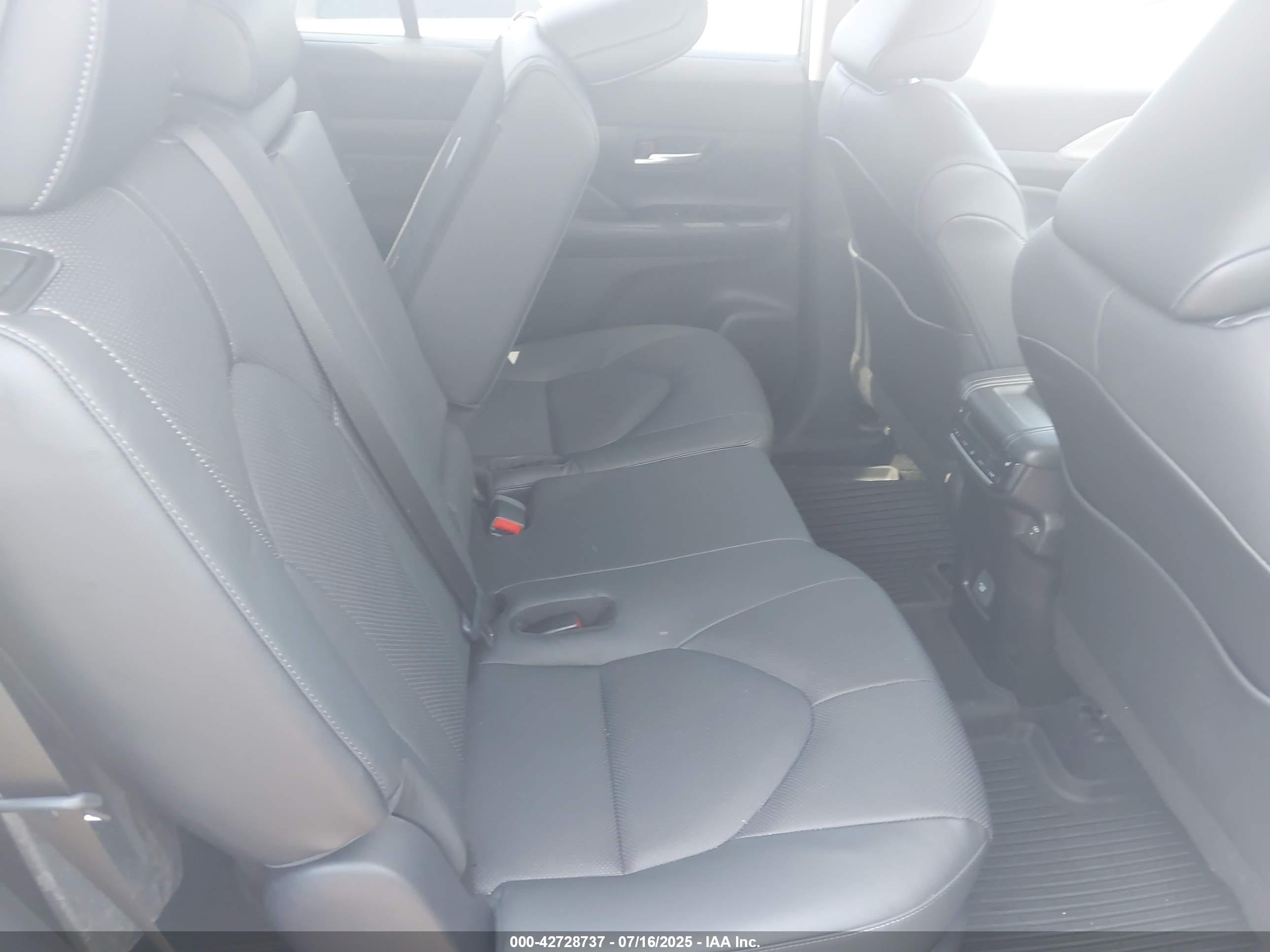 TOYOTA GRAND image 8