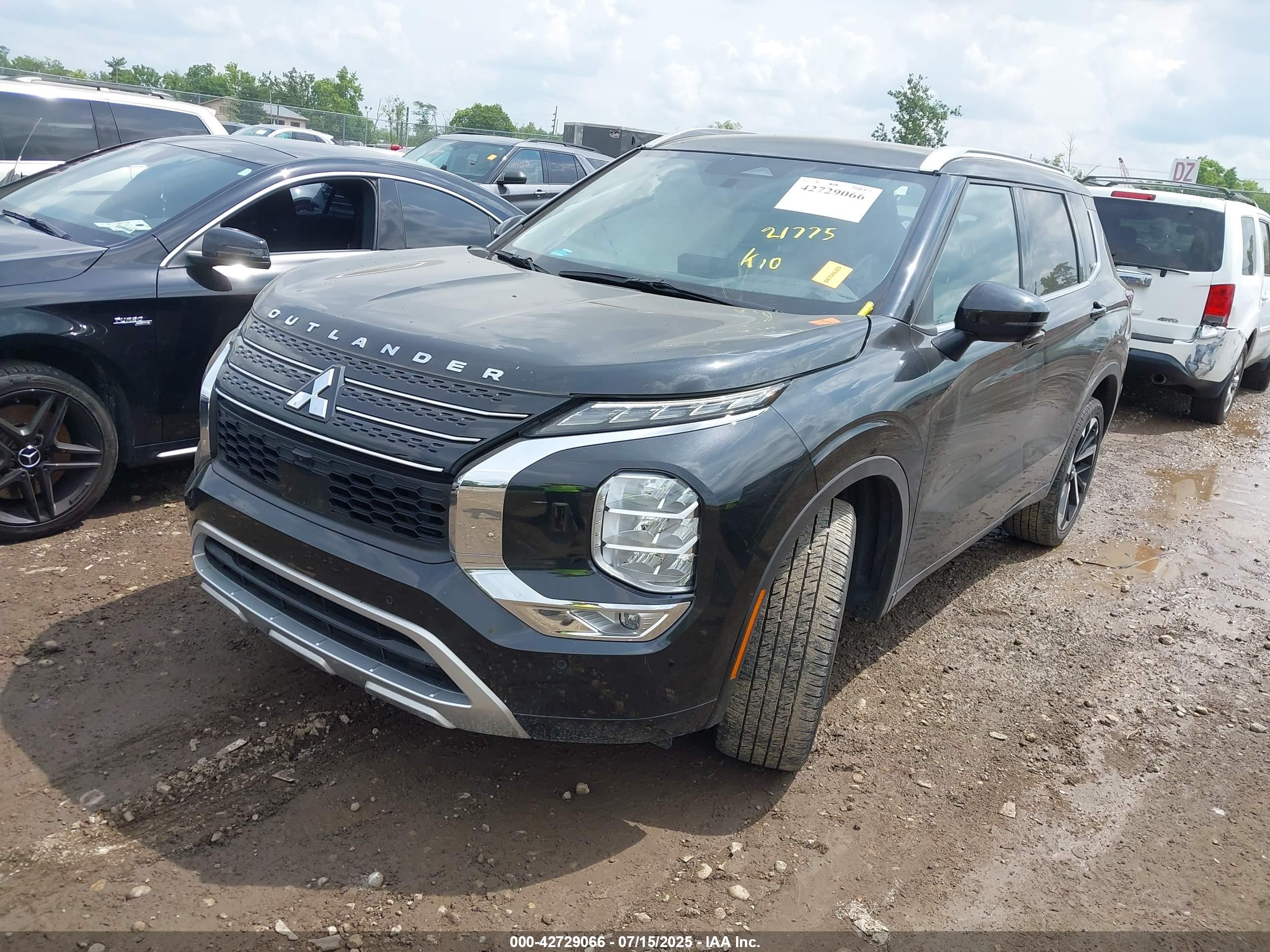 MITSUBISHI OUTLANDER image 2