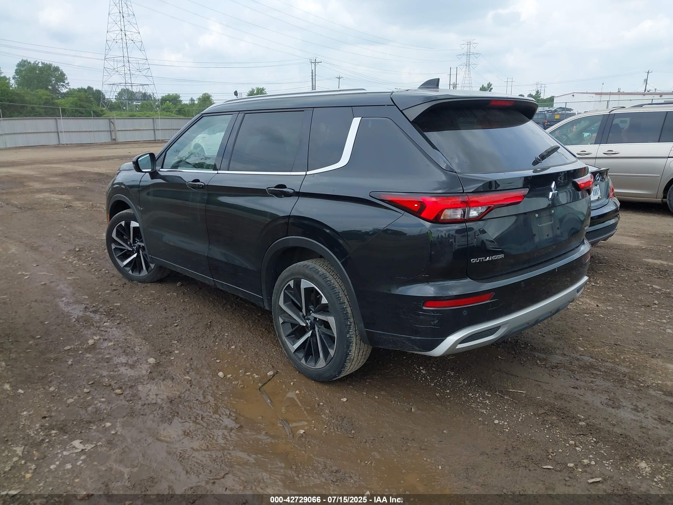 MITSUBISHI OUTLANDER image 3