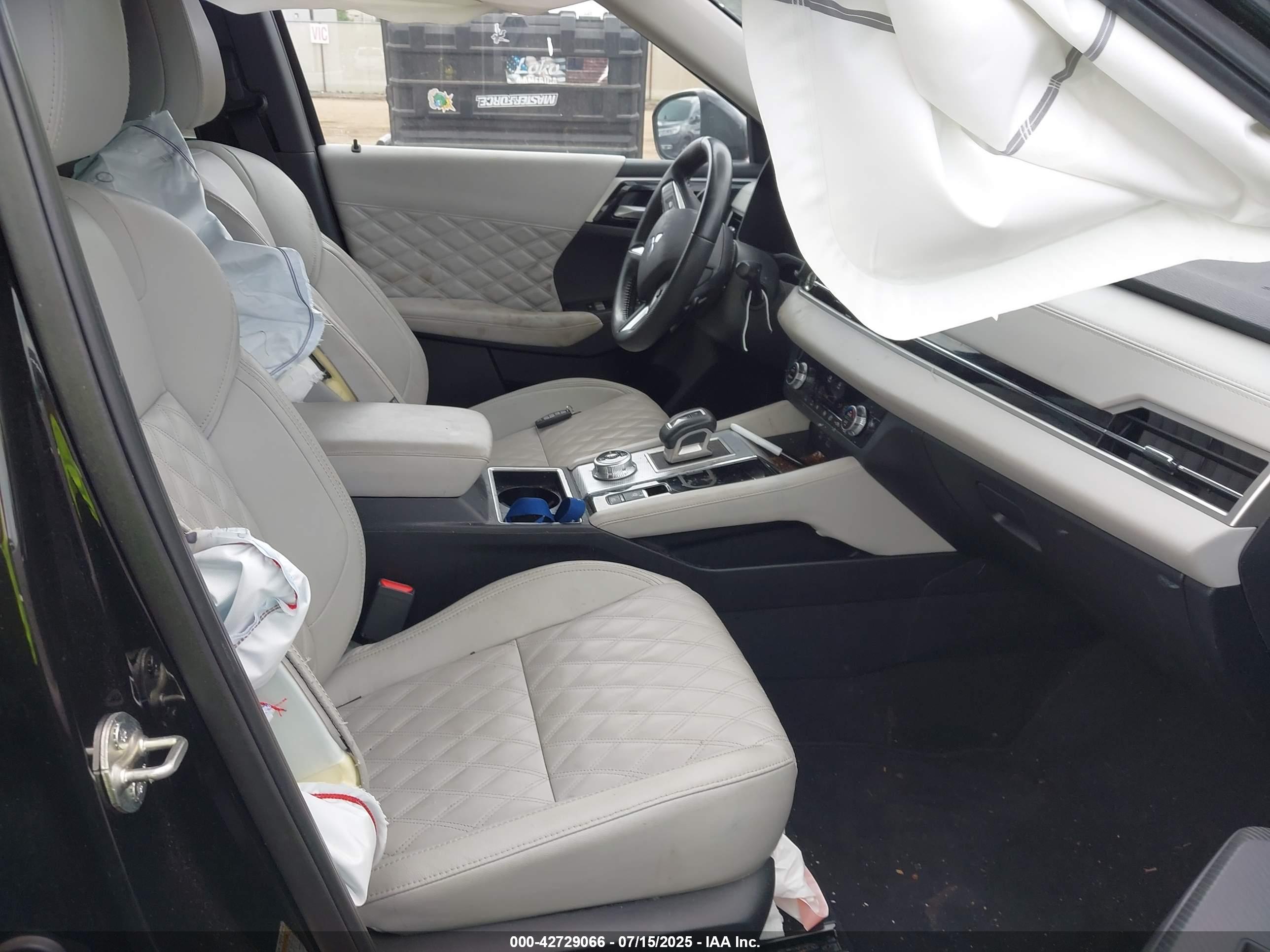 MITSUBISHI OUTLANDER image 5