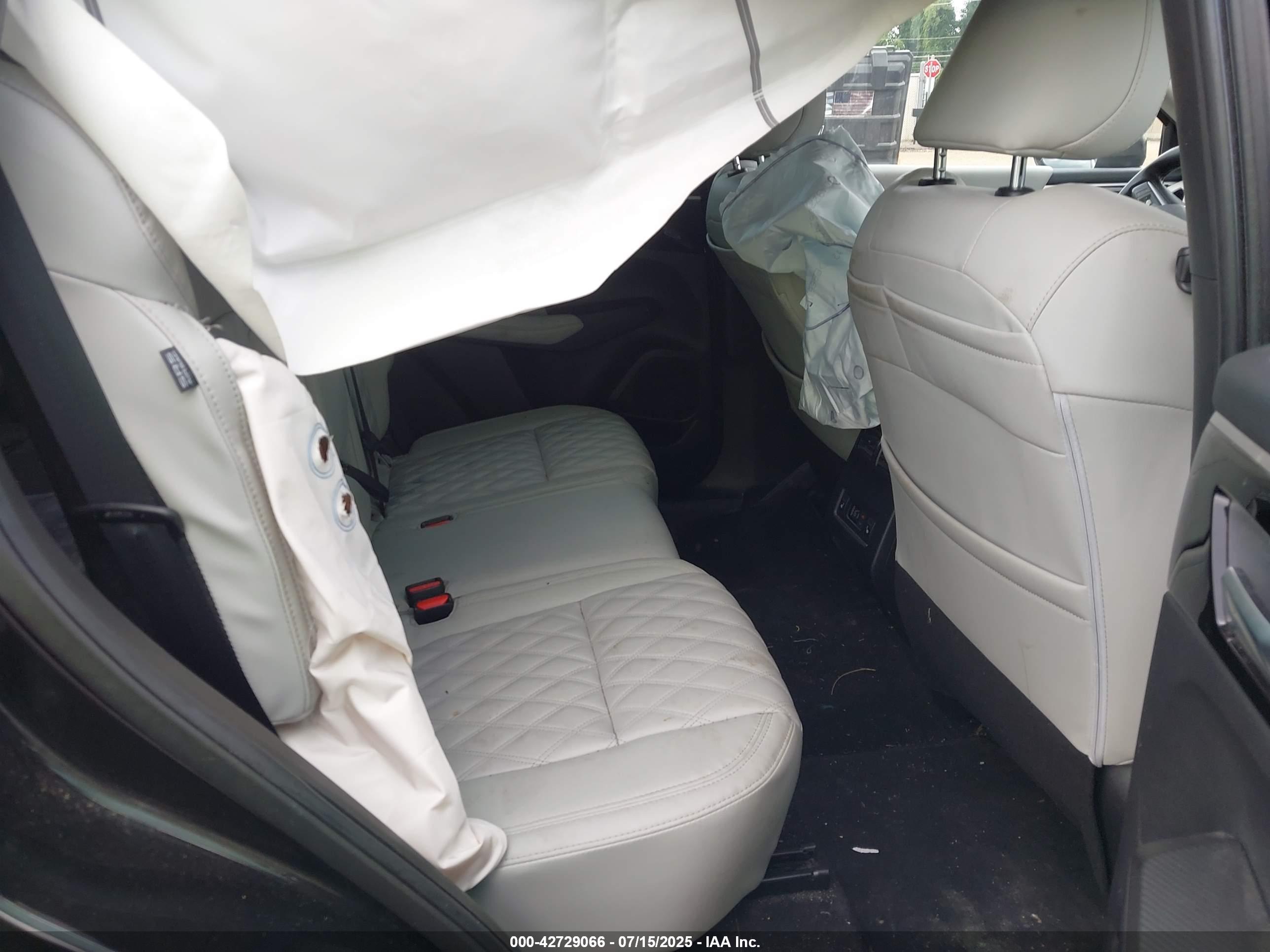 MITSUBISHI OUTLANDER image 8