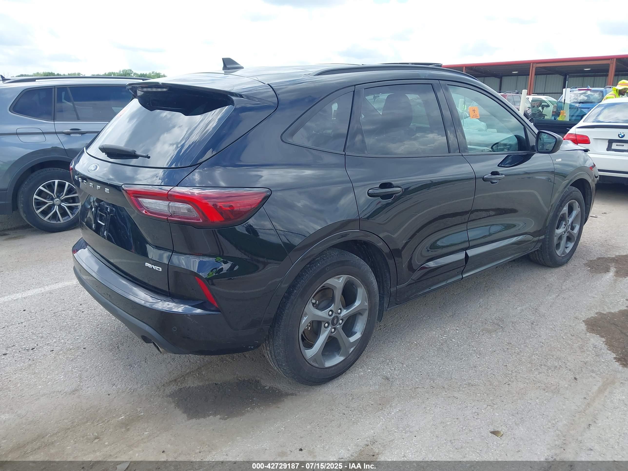 FORD ESCAPE image 4
