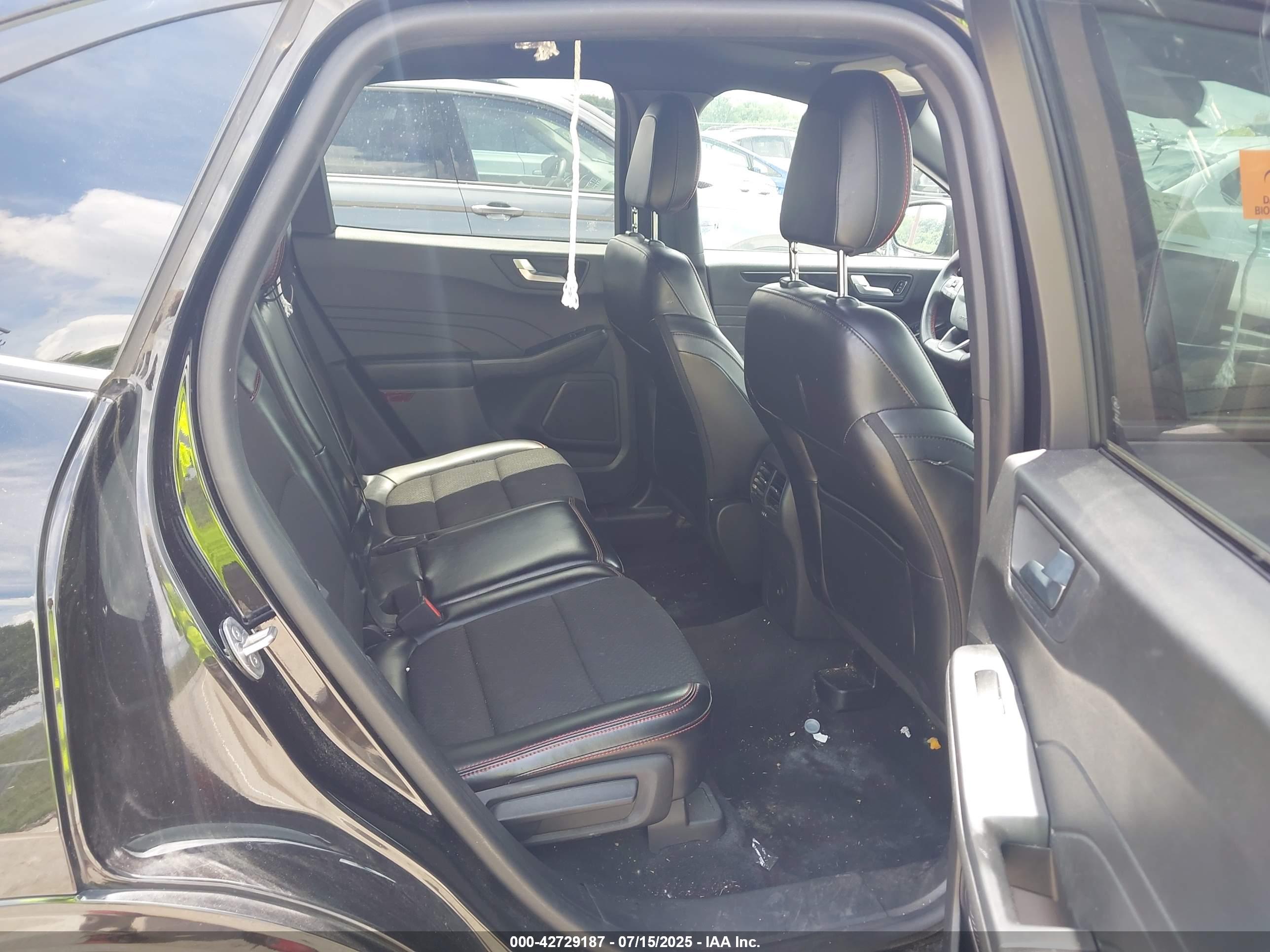 FORD ESCAPE image 8