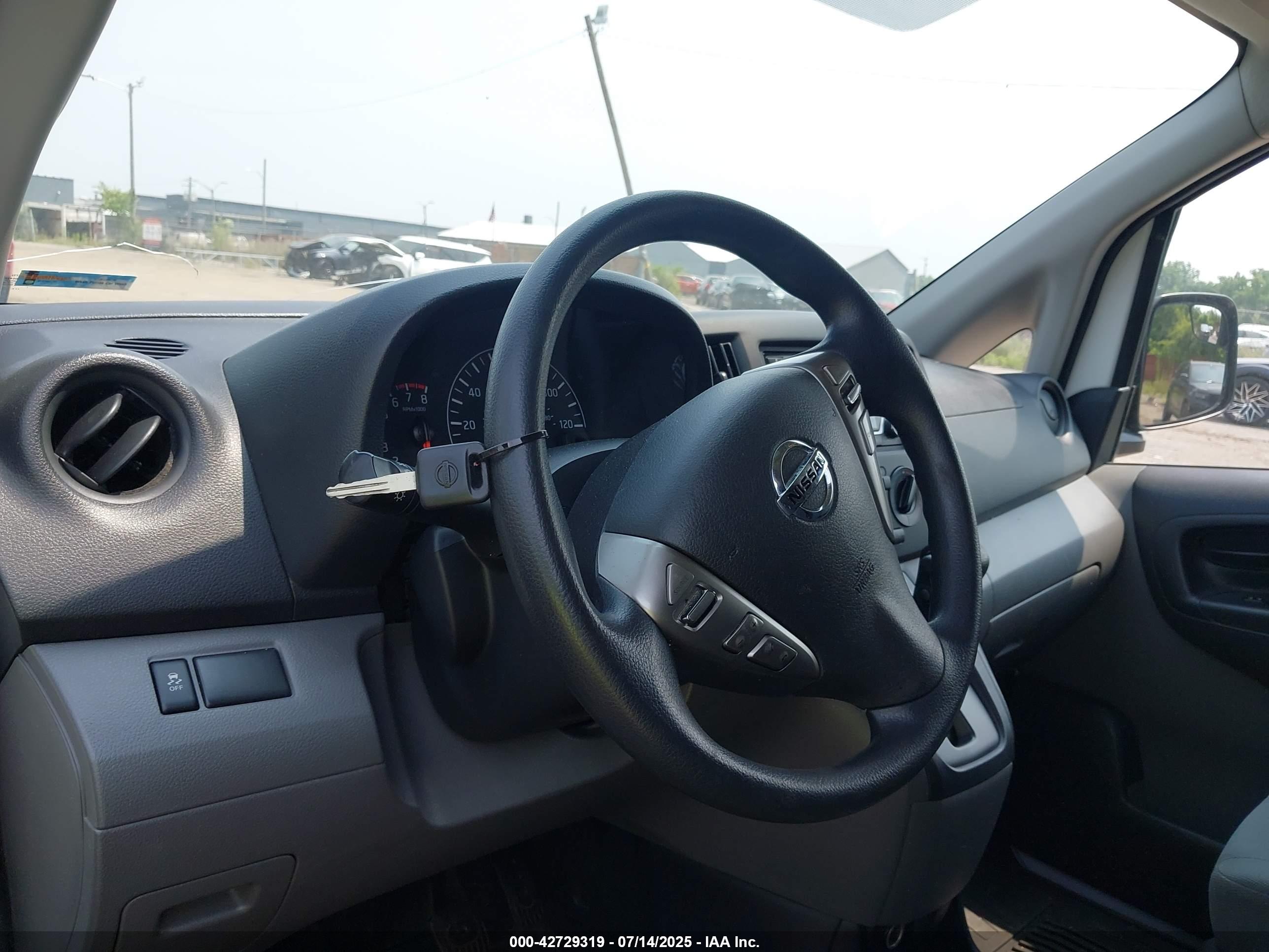 NISSAN NV200 image 11