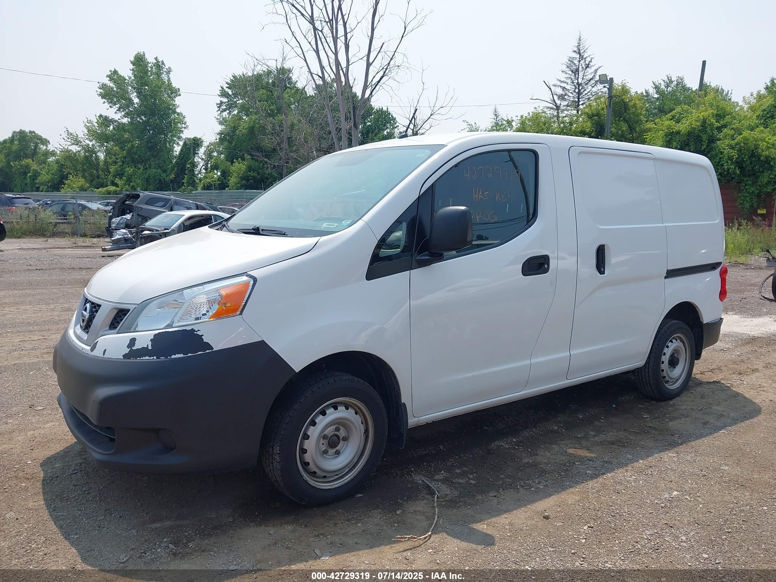 NISSAN NV200 image 2