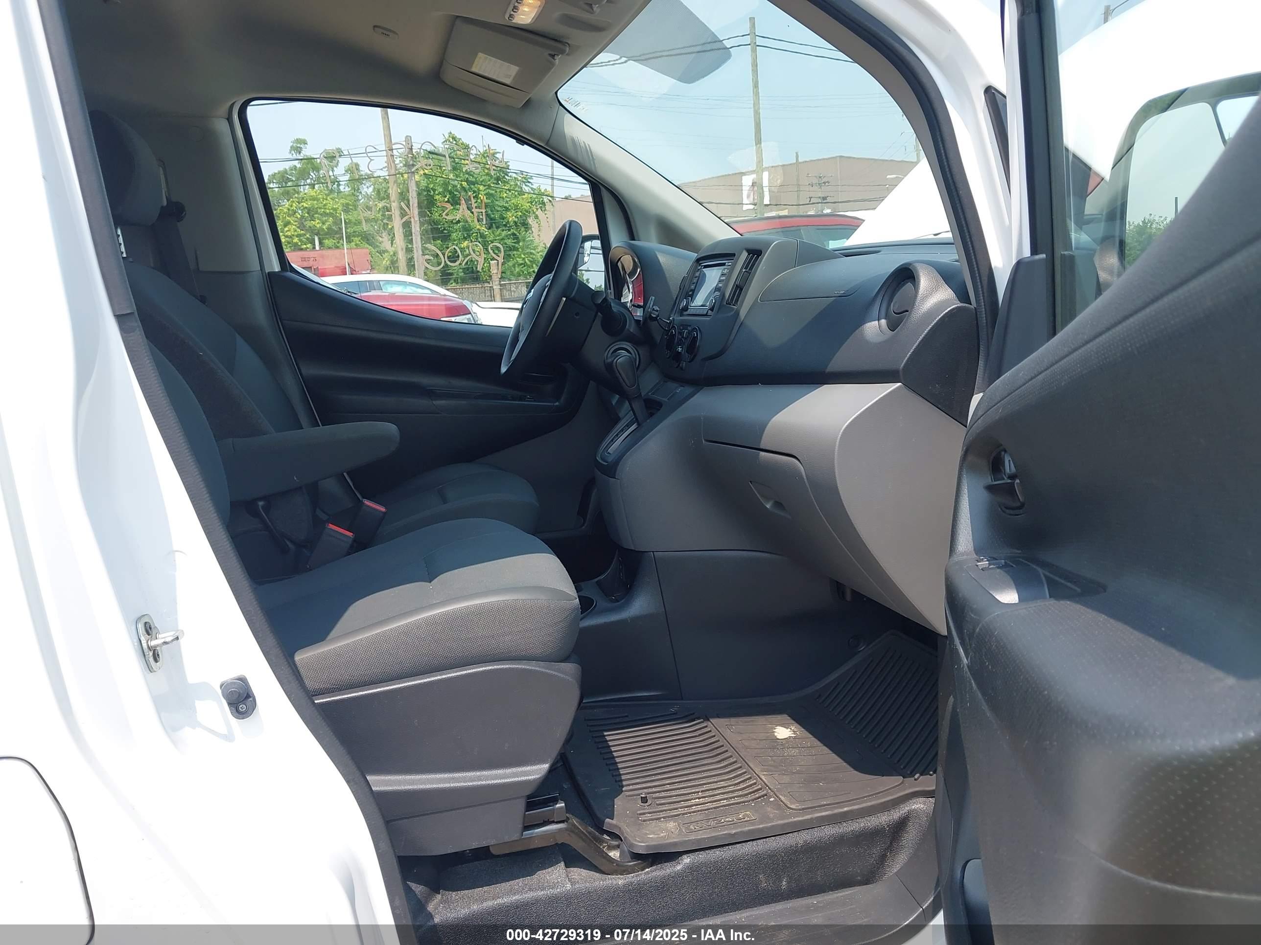 NISSAN NV200 image 5