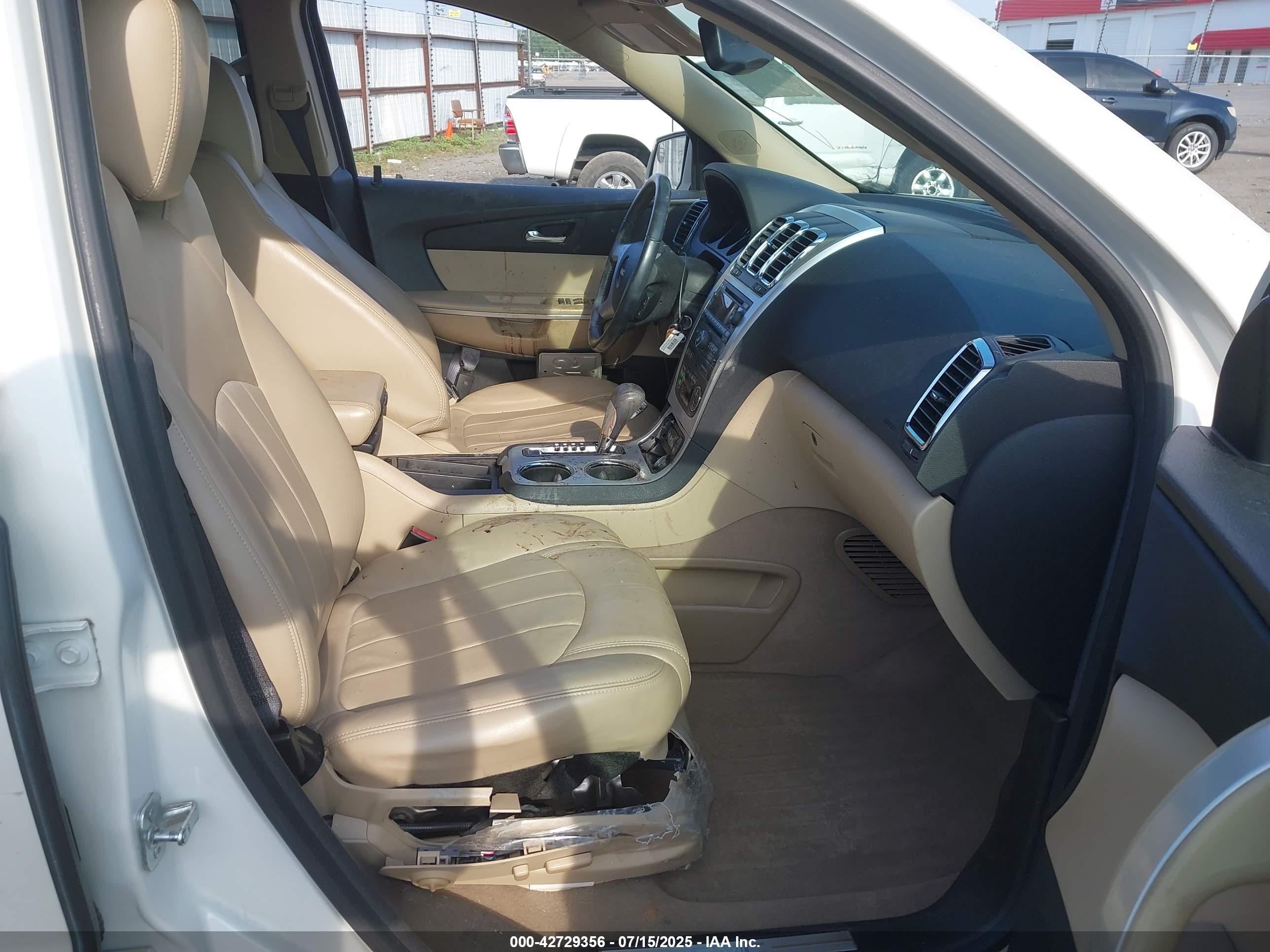 GMC ACADIA image 5