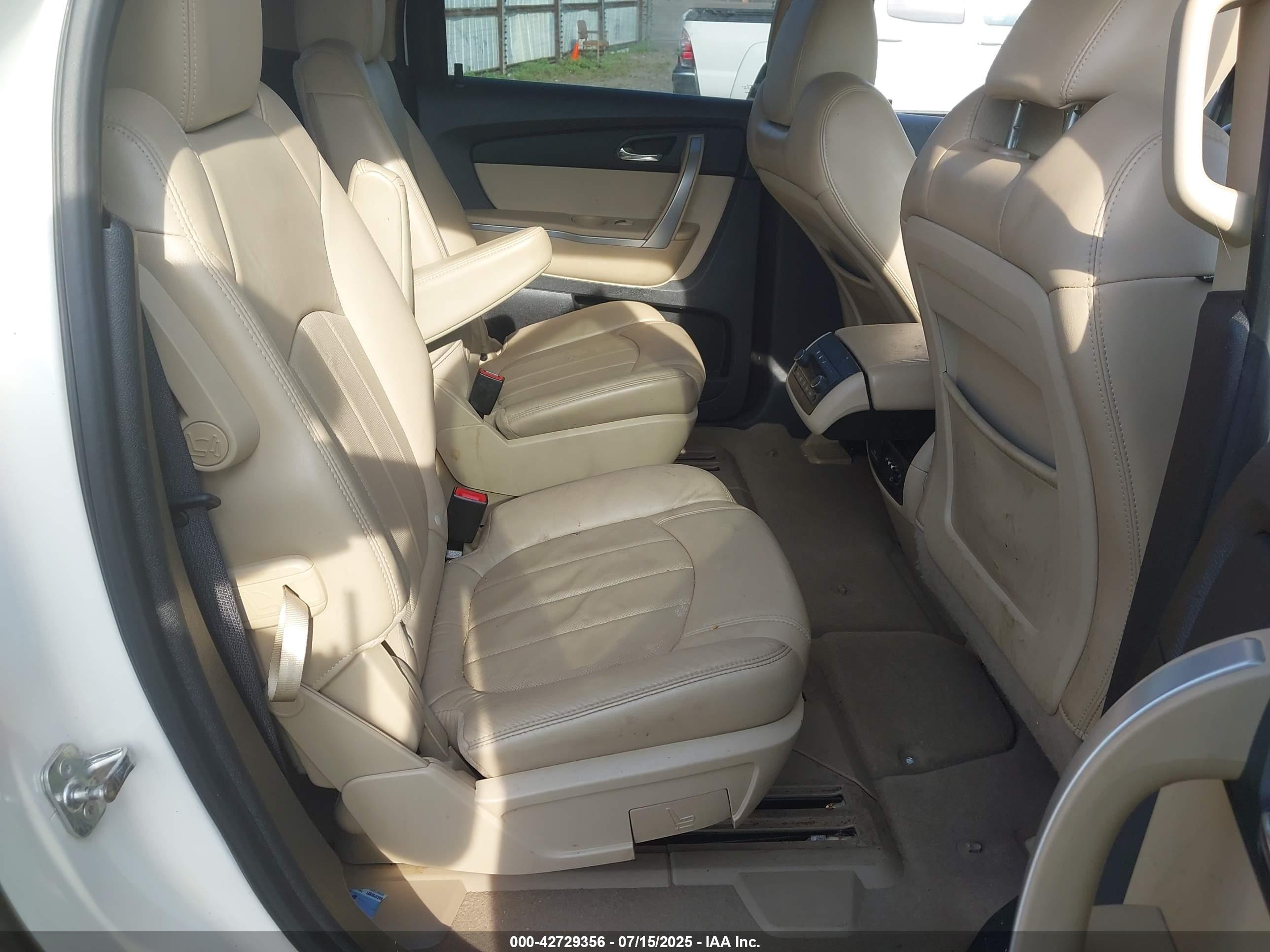 GMC ACADIA image 8