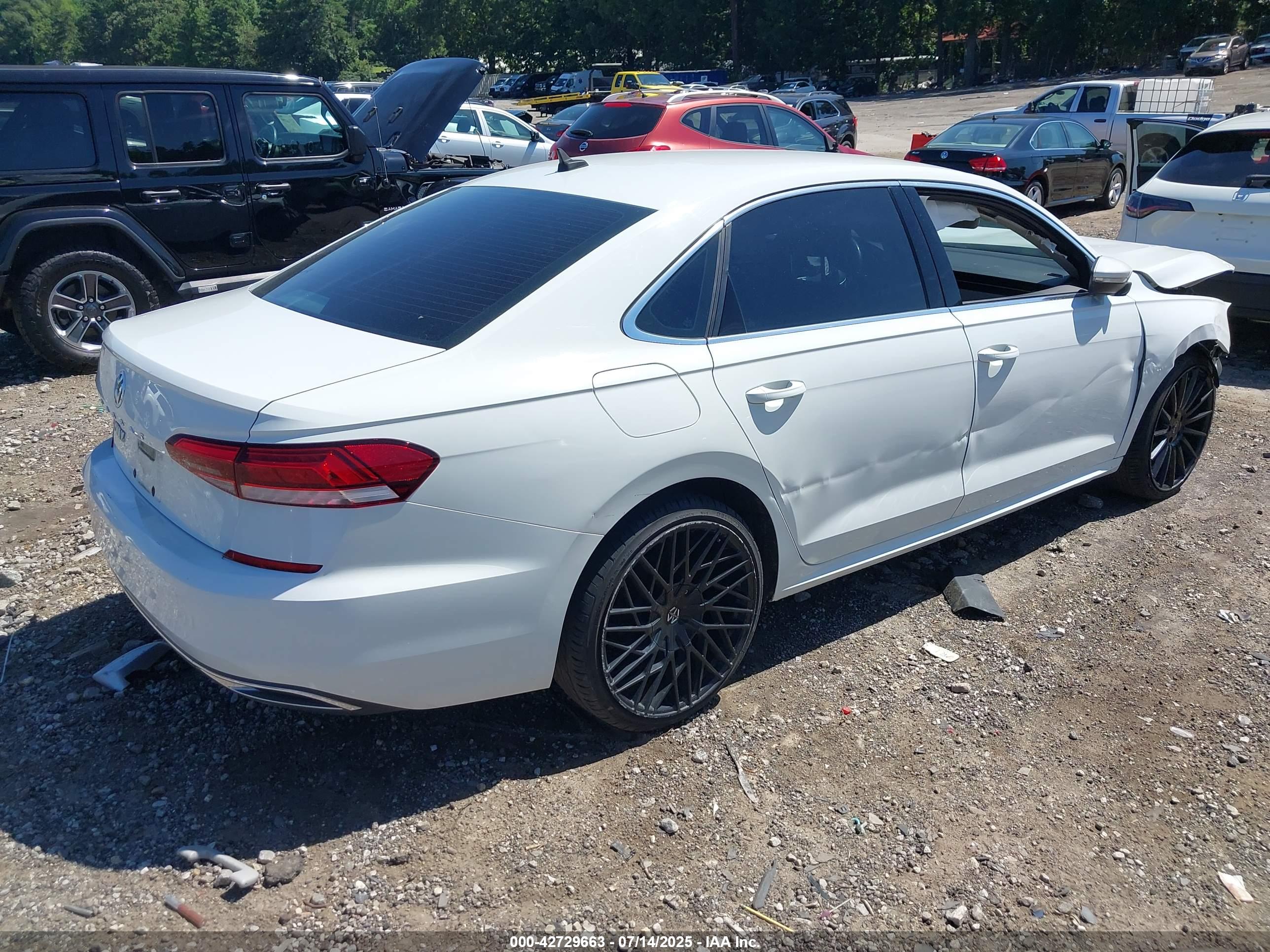 VOLKSWAGEN PASSAT image 4