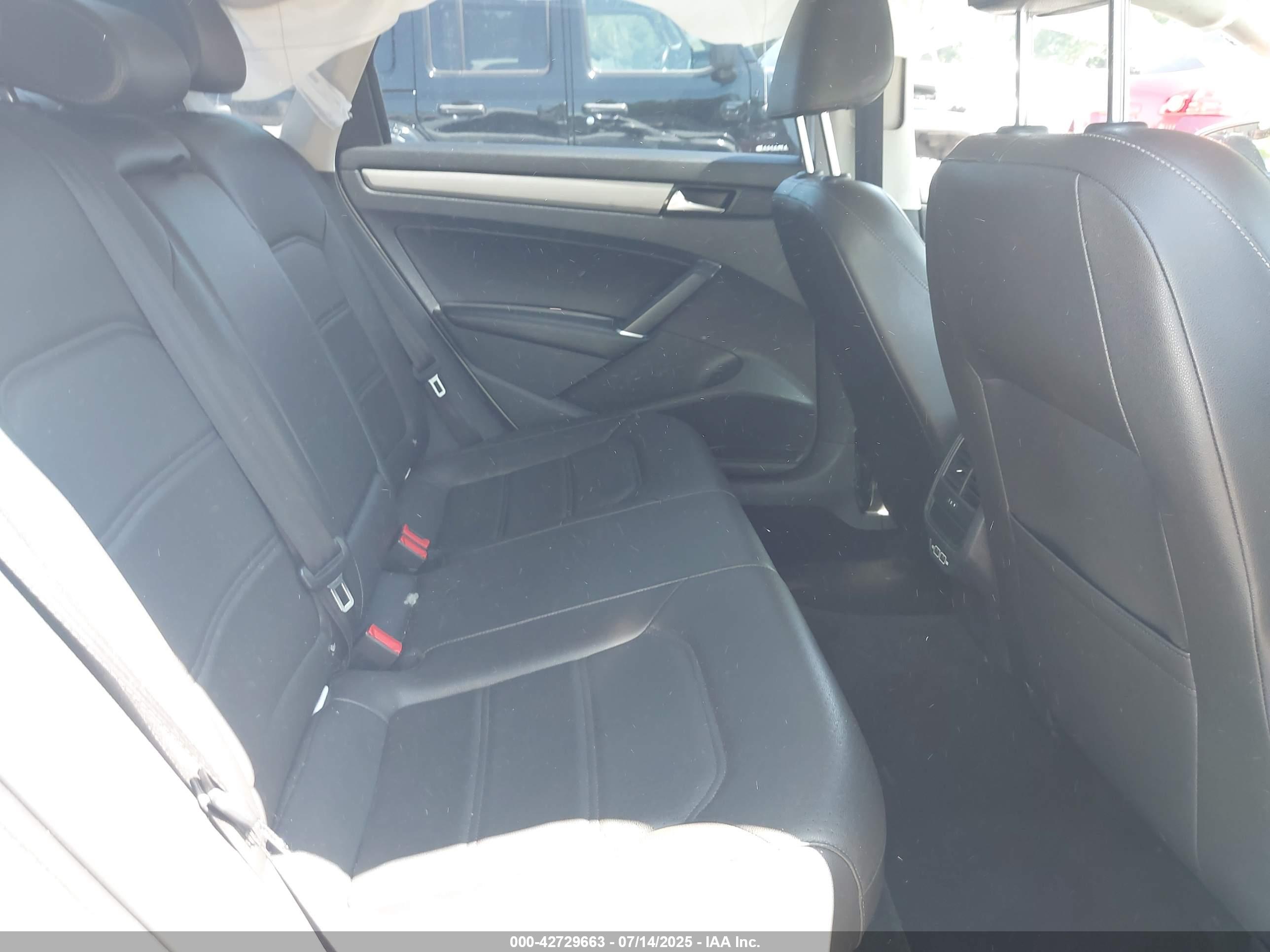 VOLKSWAGEN PASSAT image 8
