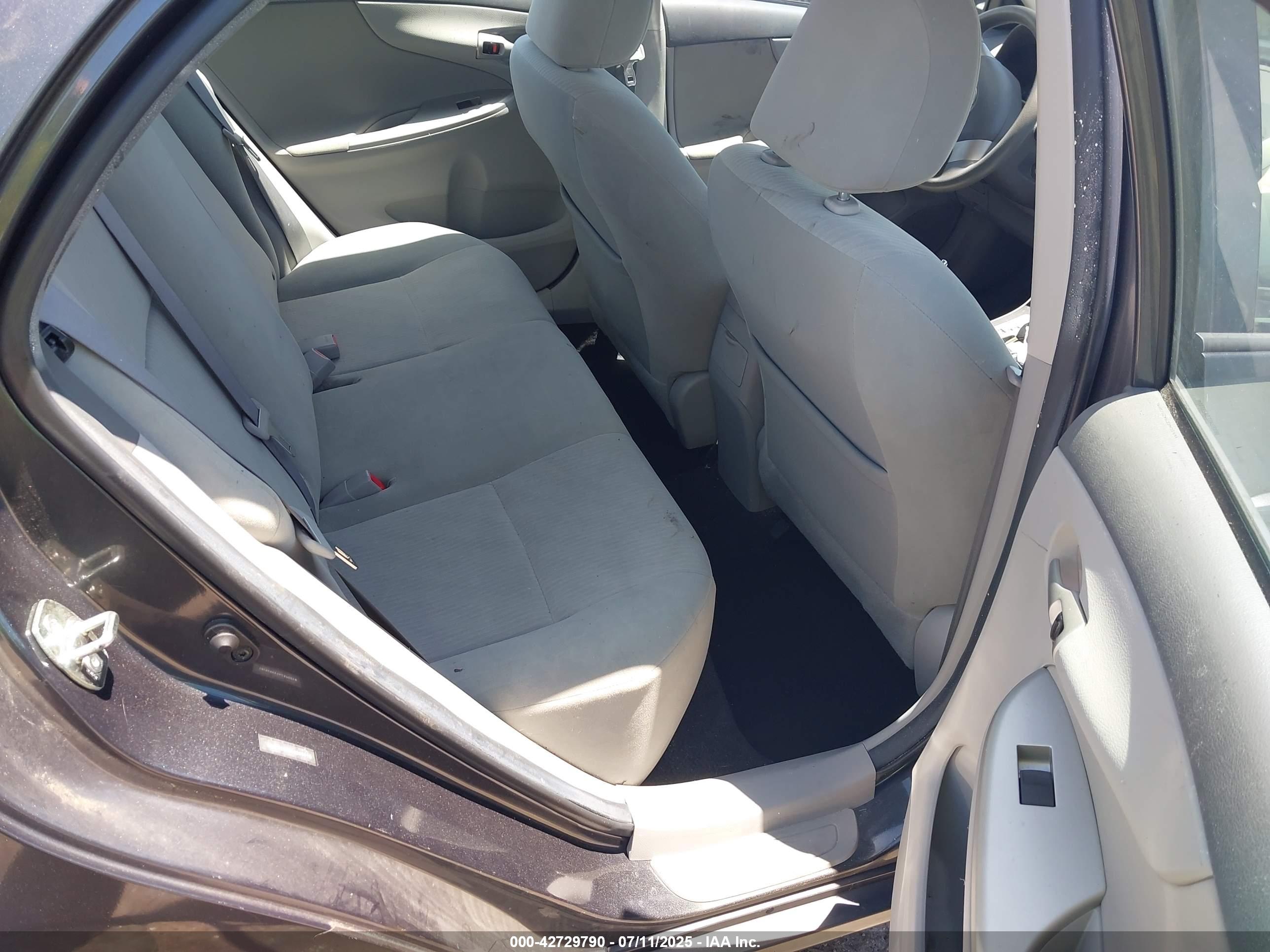 TOYOTA COROLLA image 8