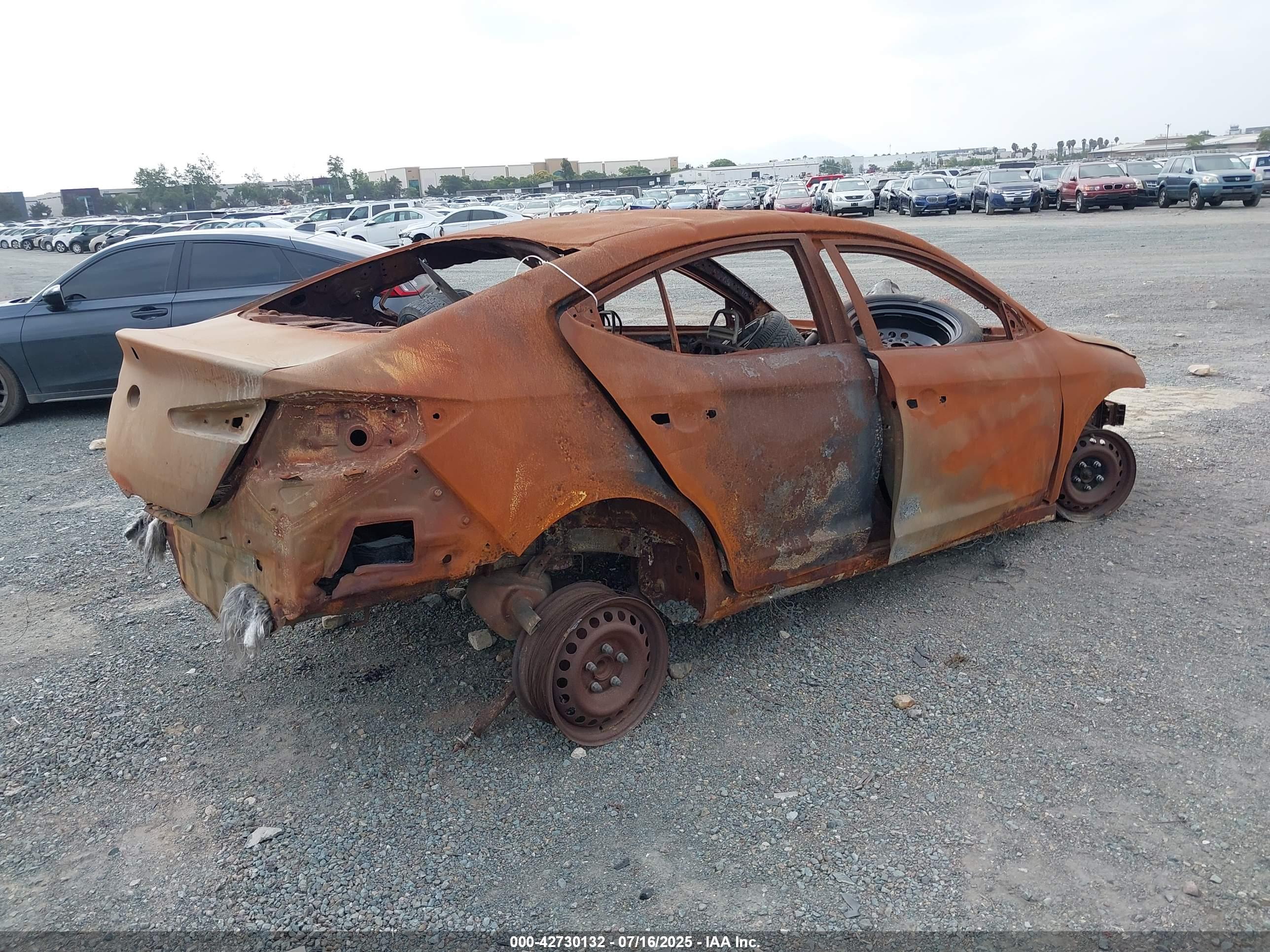 HYUNDAI ELANTRA image 4