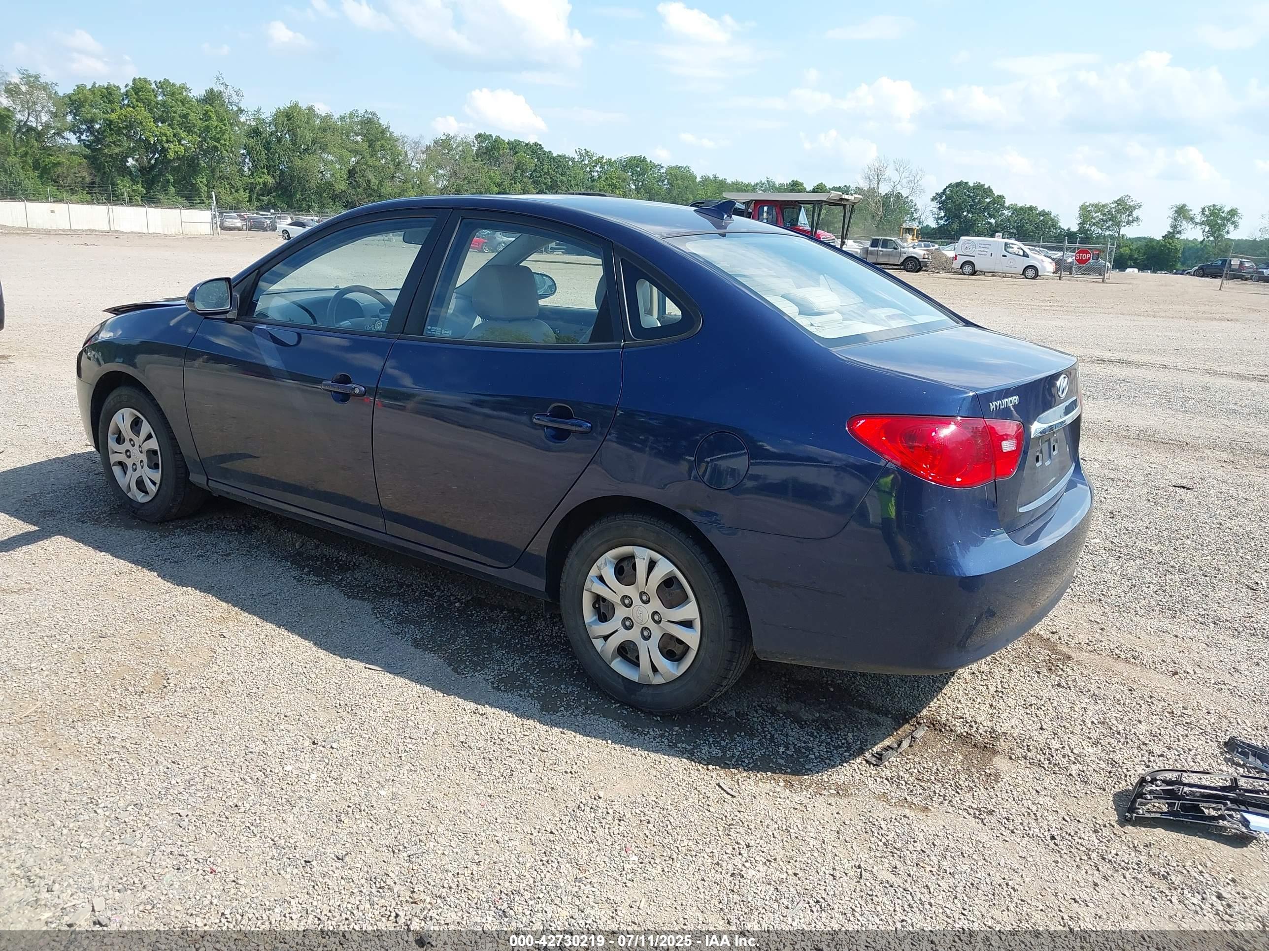 HYUNDAI ELANTRA image 3