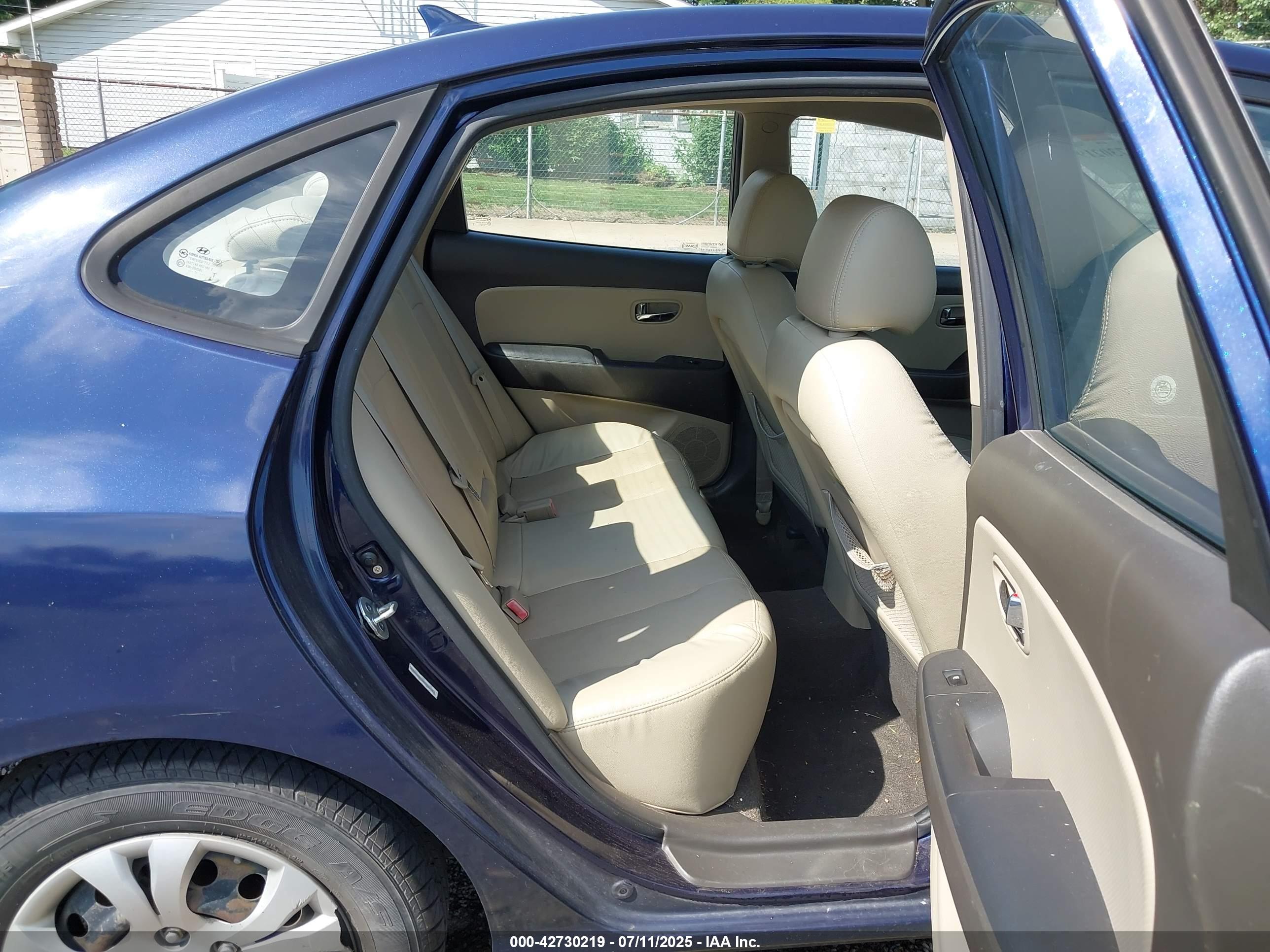HYUNDAI ELANTRA image 8