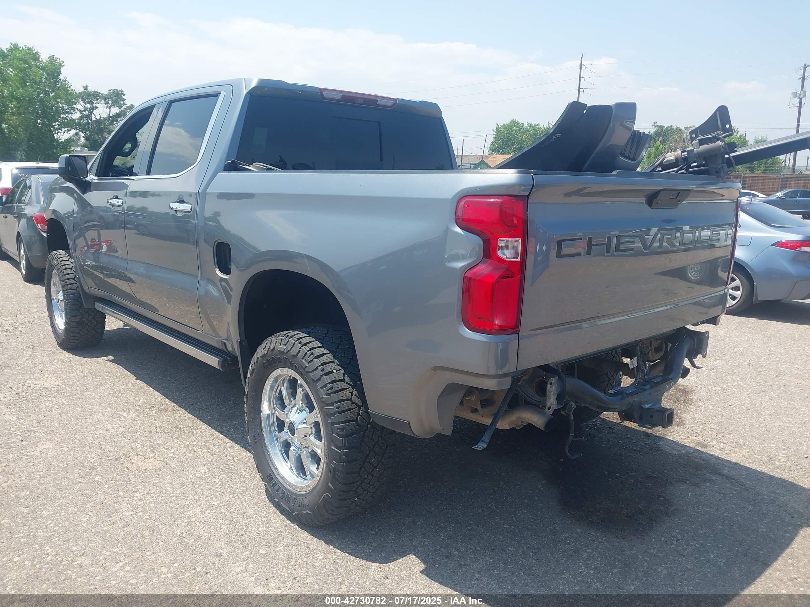 CHEVROLET SILVERADO image 3