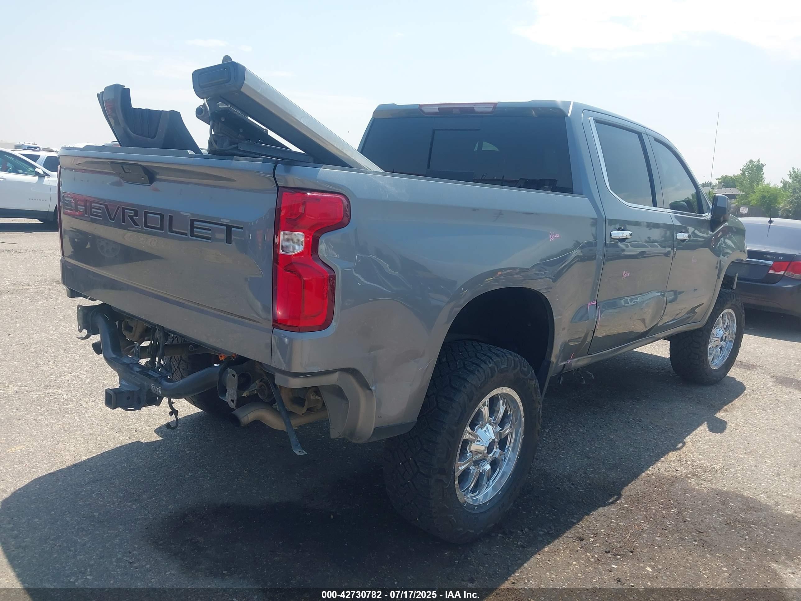 CHEVROLET SILVERADO image 4