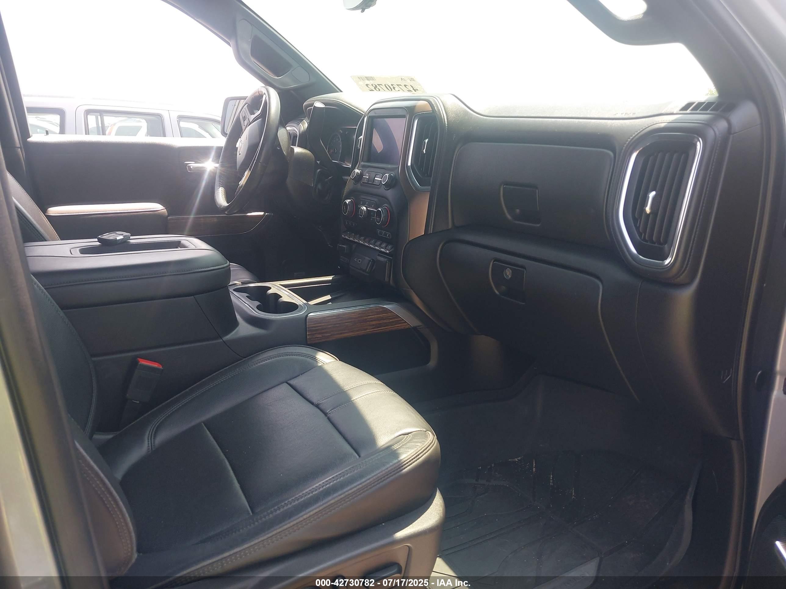 CHEVROLET SILVERADO image 5