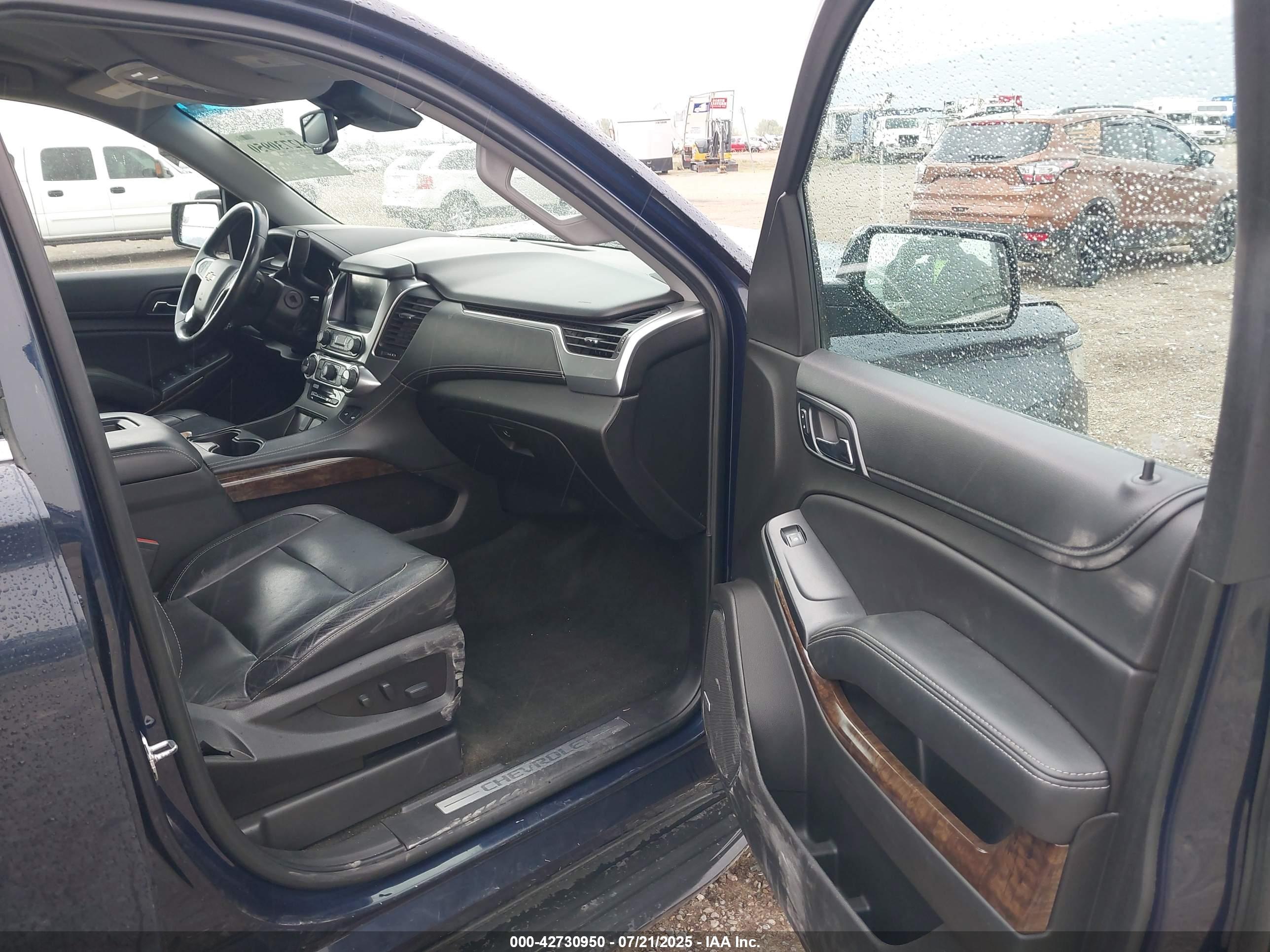 CHEVROLET SUBURBAN image 5
