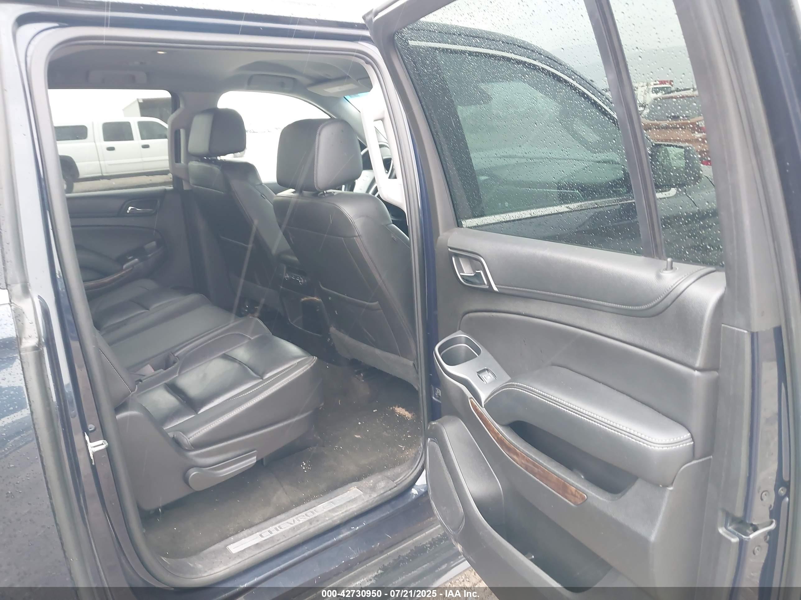 CHEVROLET SUBURBAN image 8
