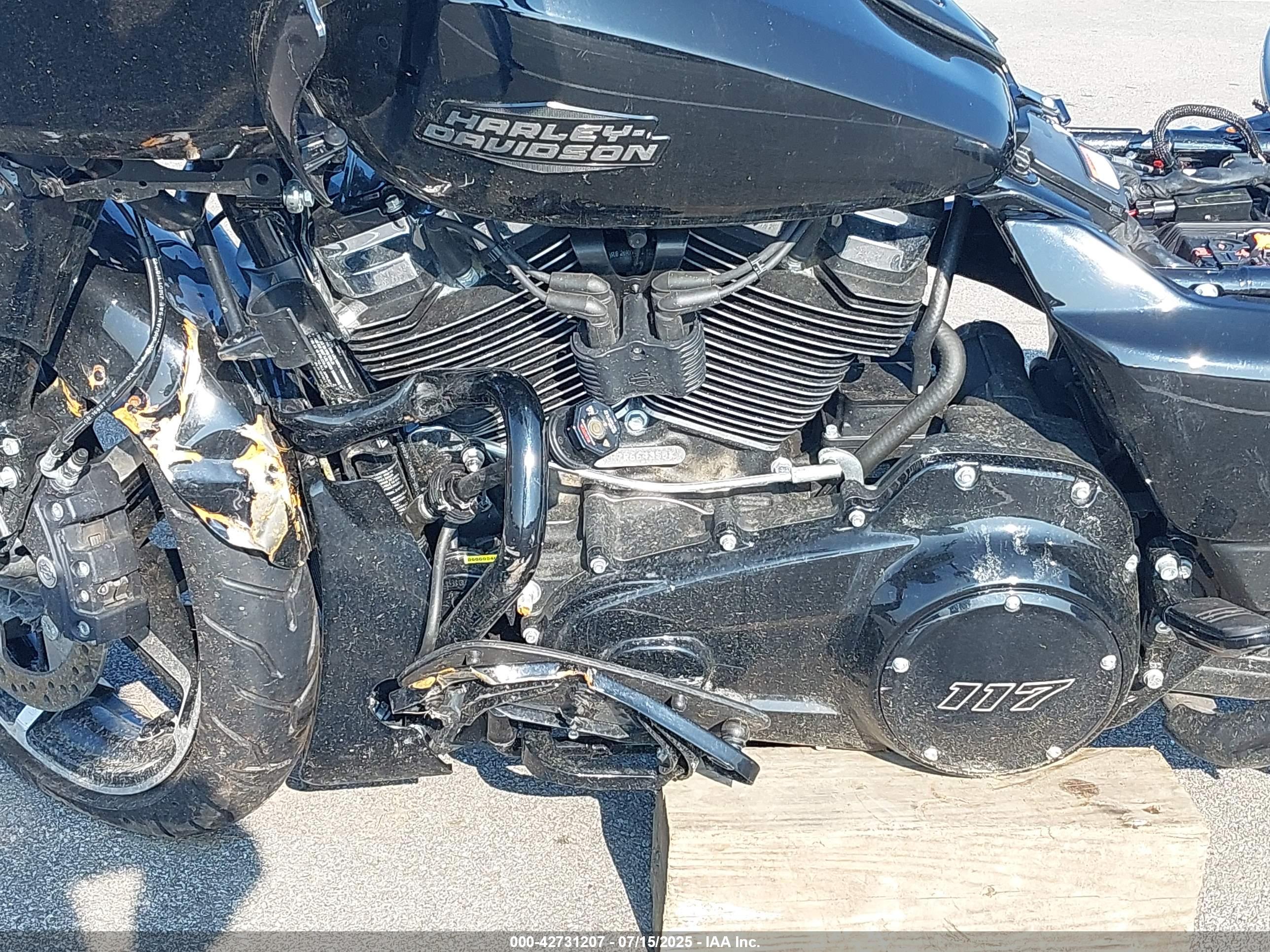 HARLEY-DAVIDSON FLTRX image 9