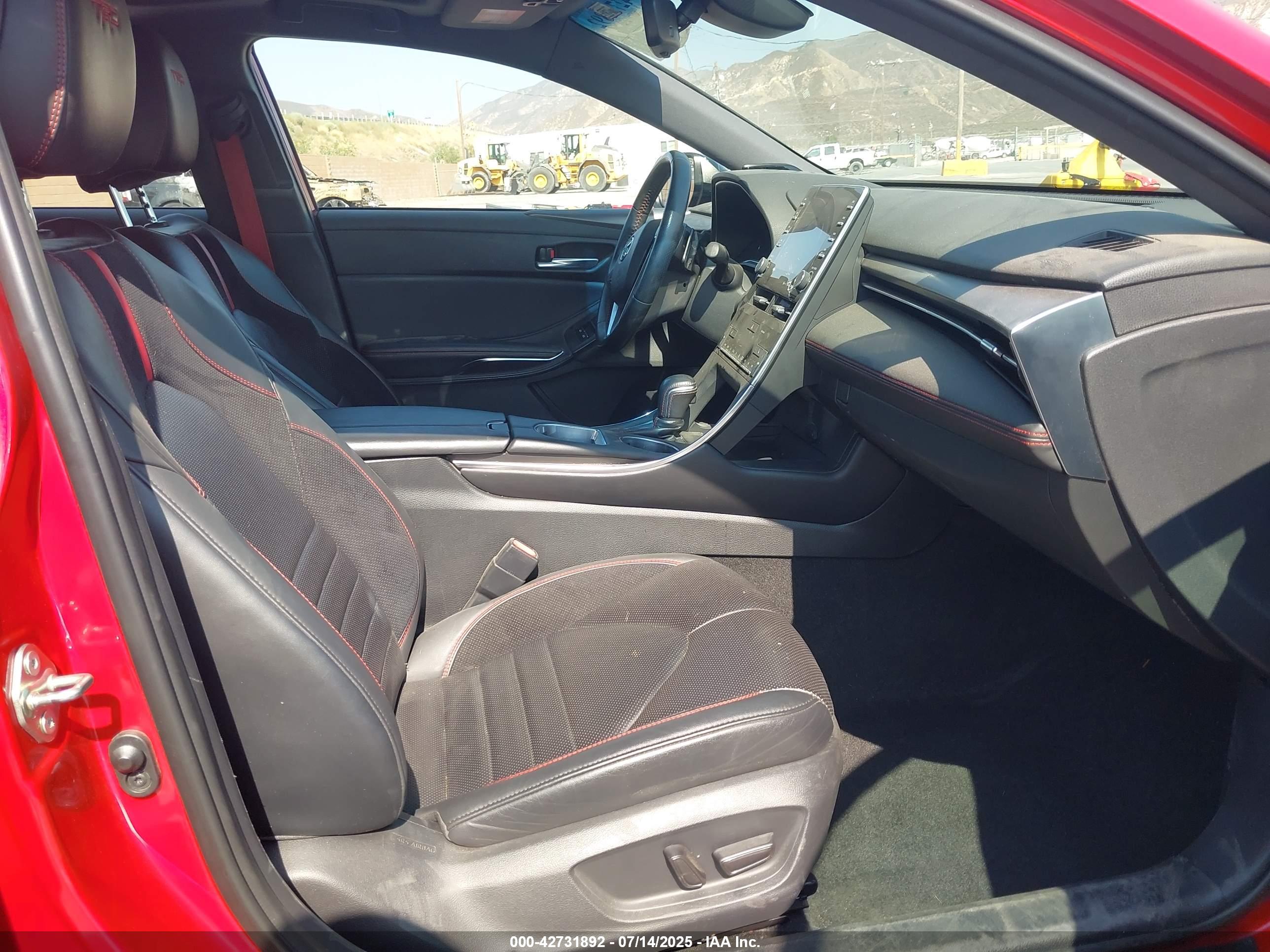 TOYOTA AVALON image 5
