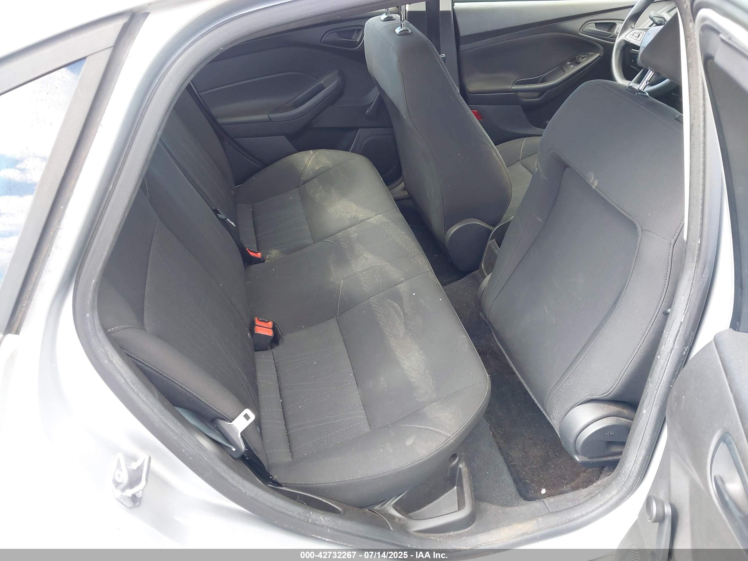 FORD FOCUS image 8