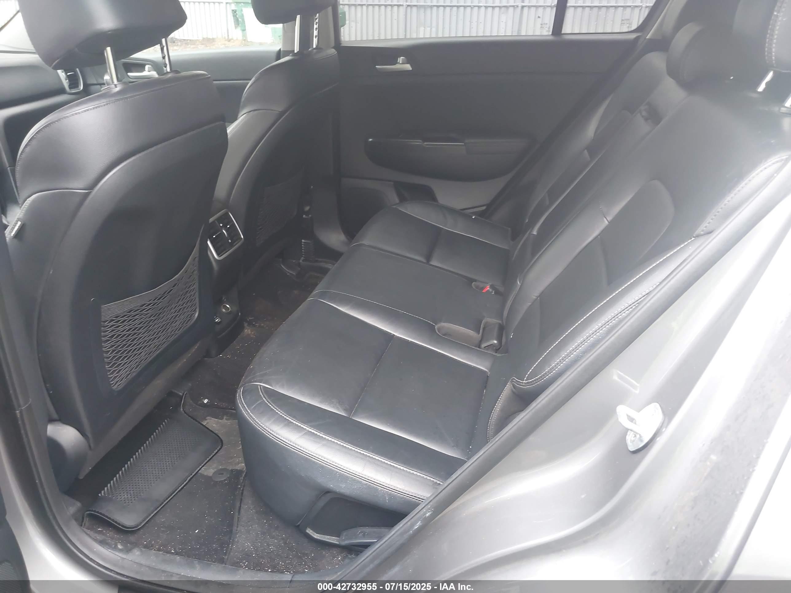 KIA SPORTAGE image 8