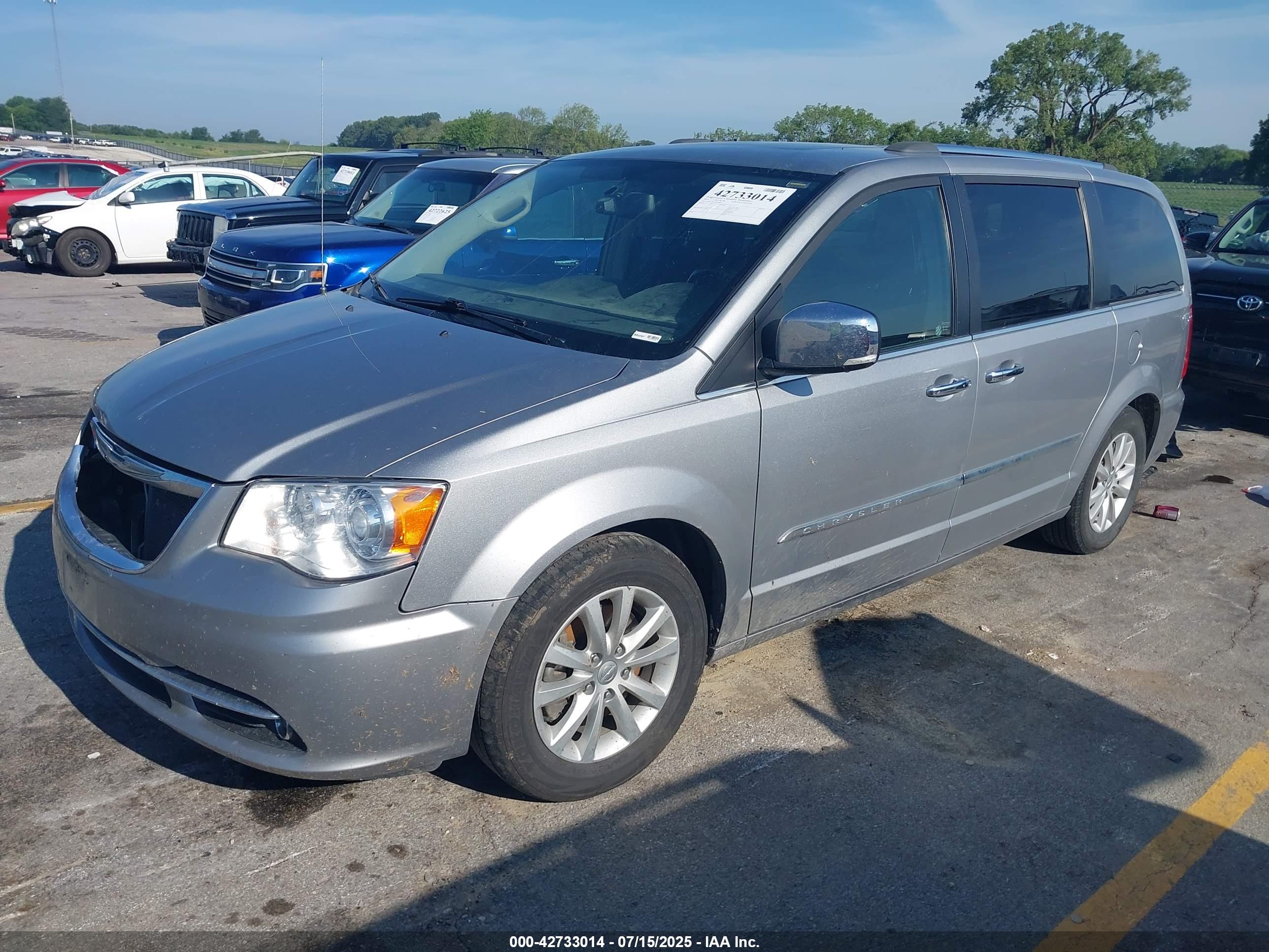CHRYSLER TOWN image 2
