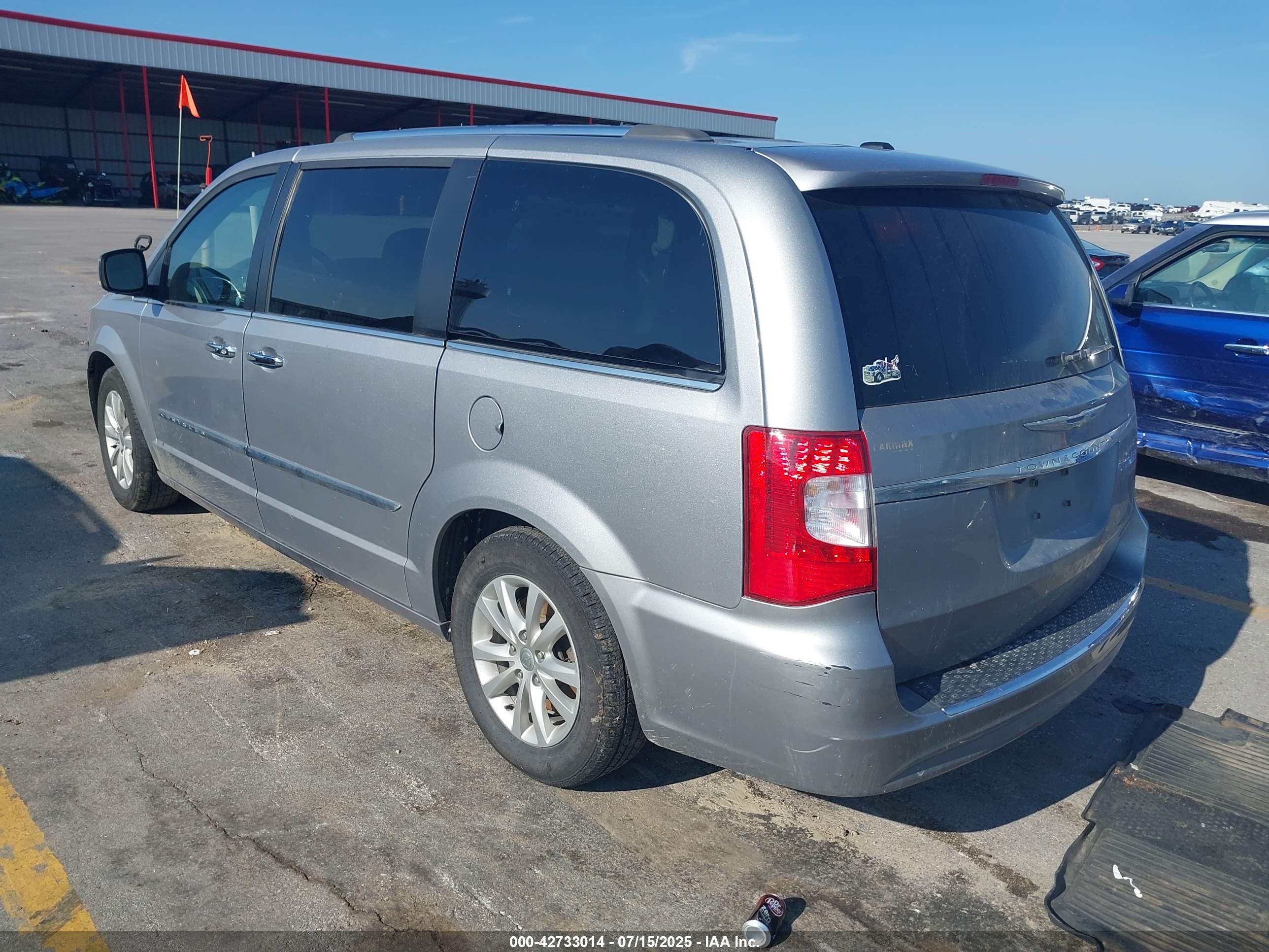 CHRYSLER TOWN image 3