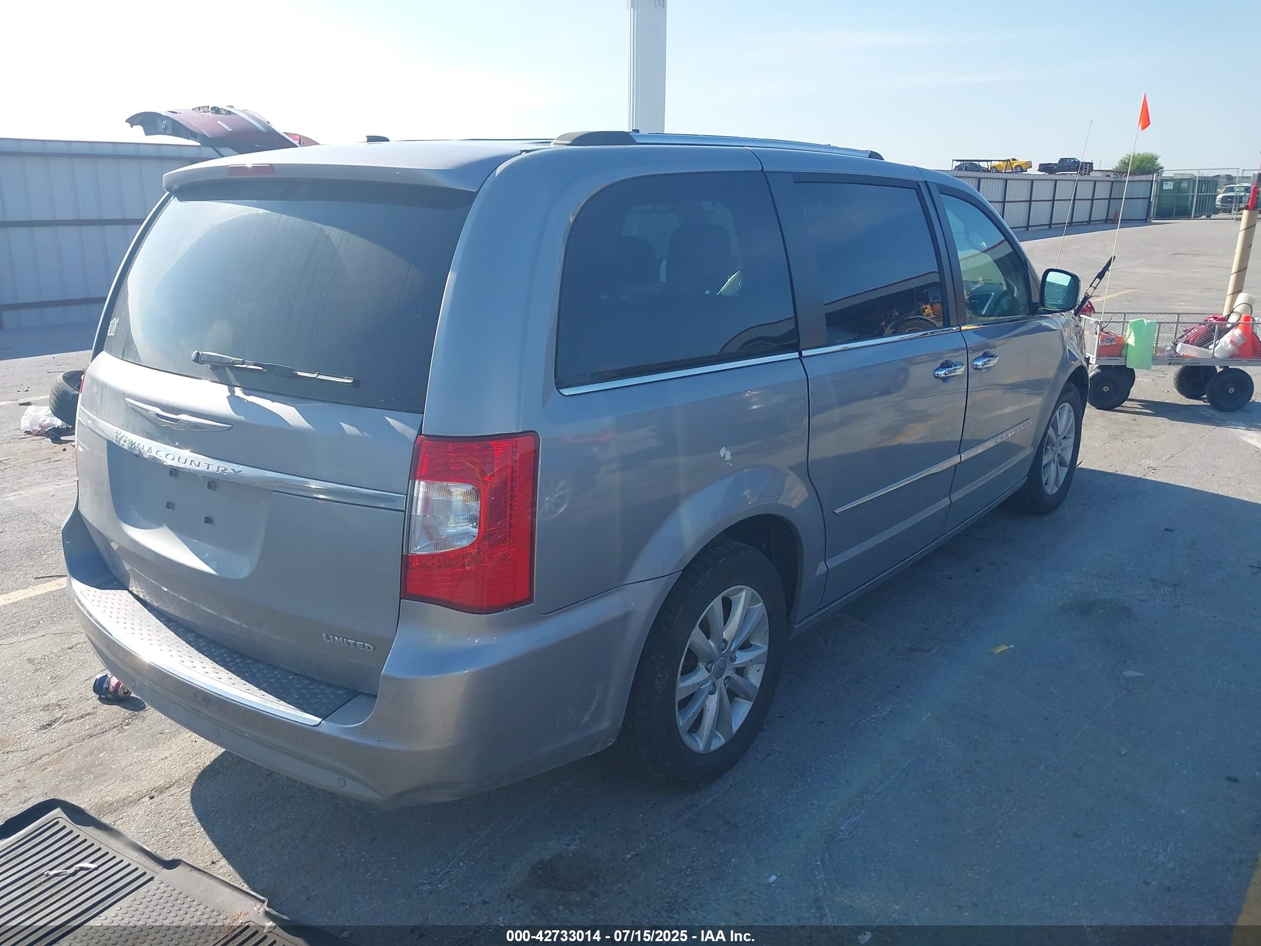 CHRYSLER TOWN image 4