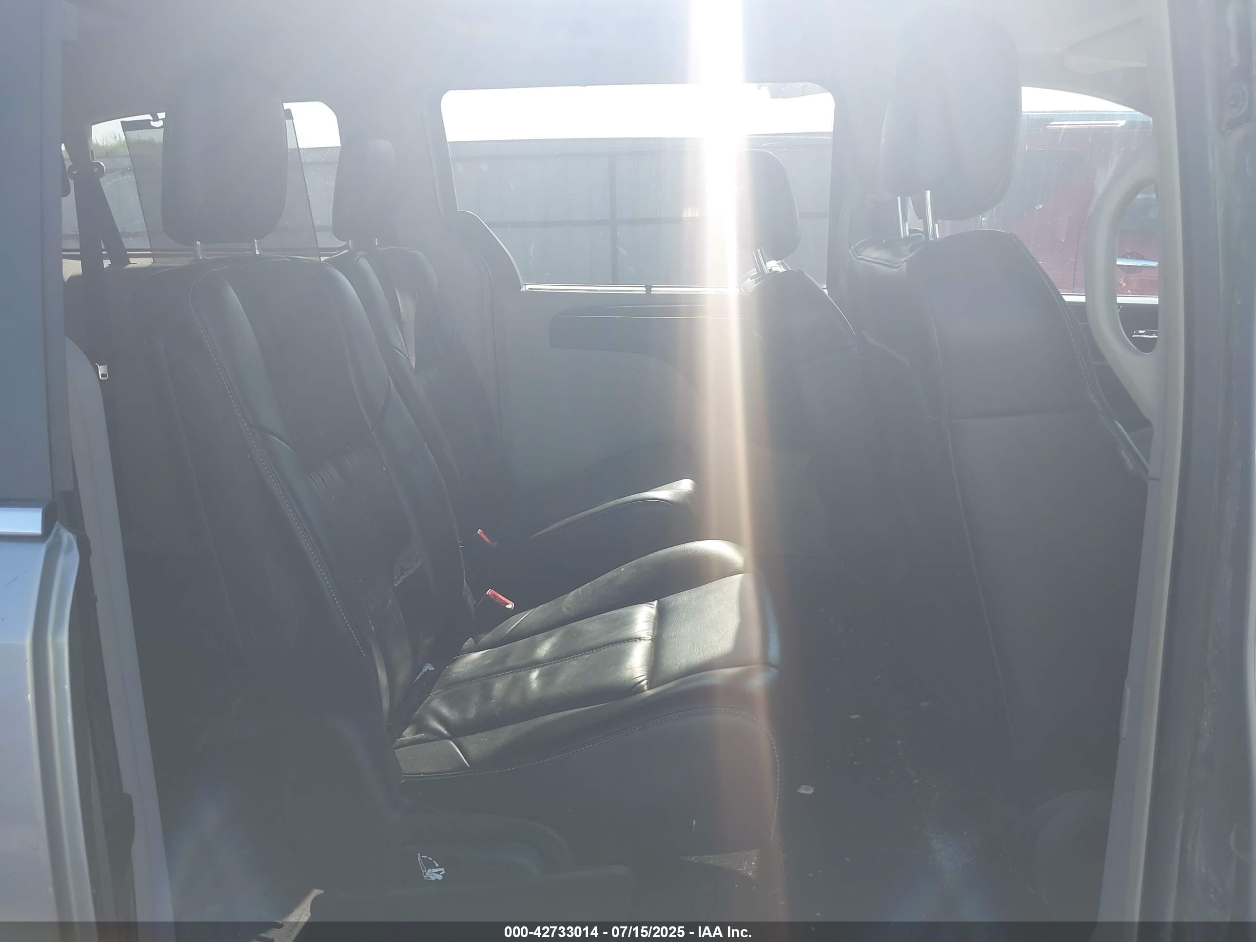 CHRYSLER TOWN image 8