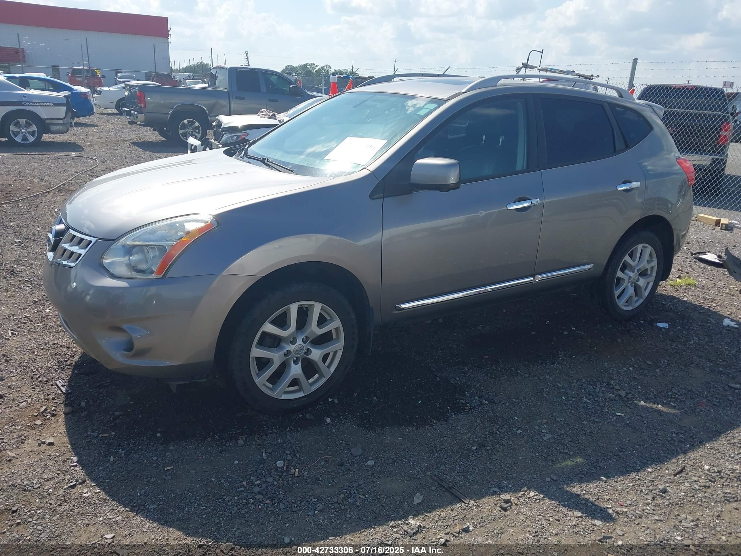 NISSAN ROGUE image 2