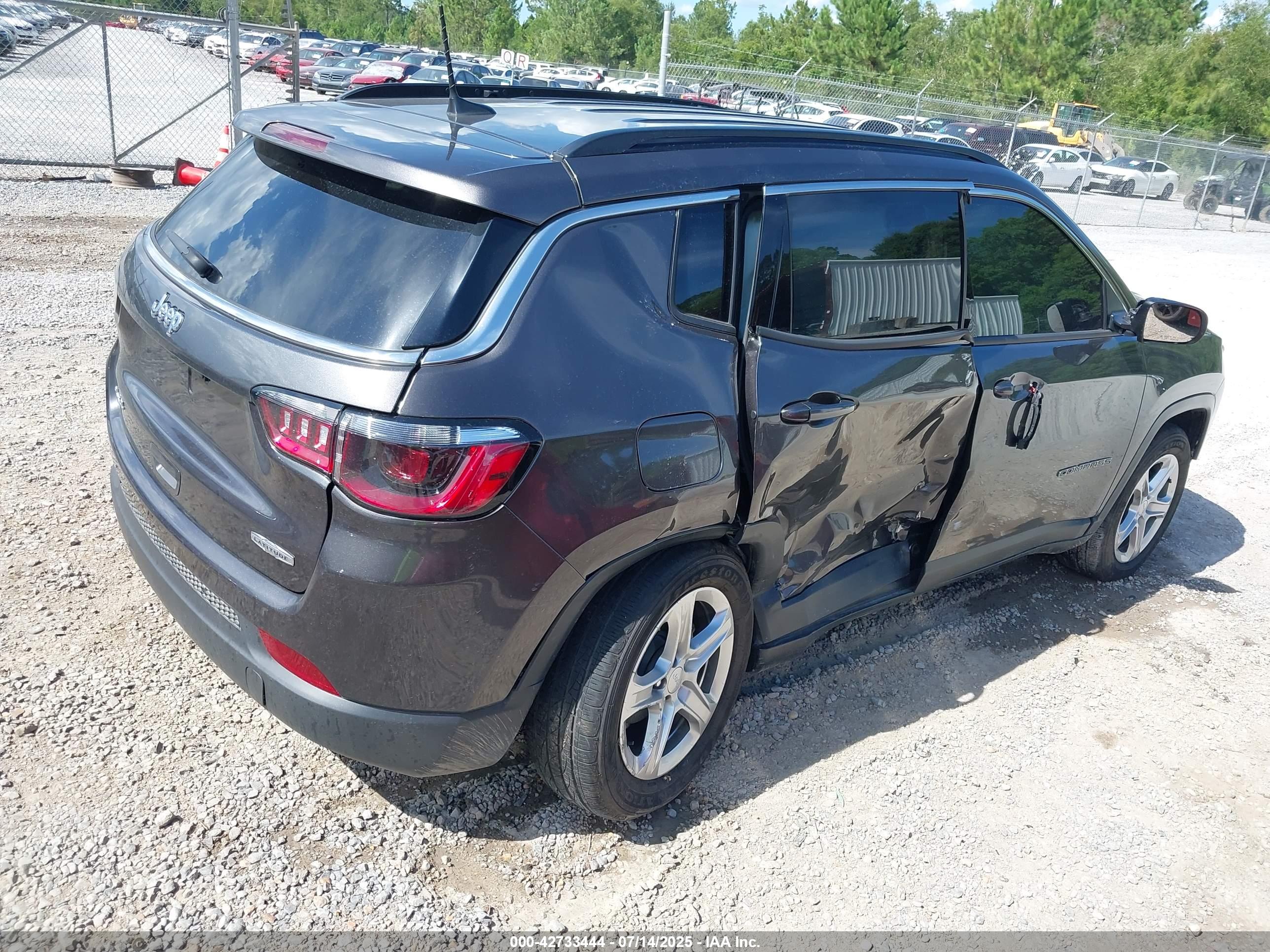 JEEP COMPASS image 4