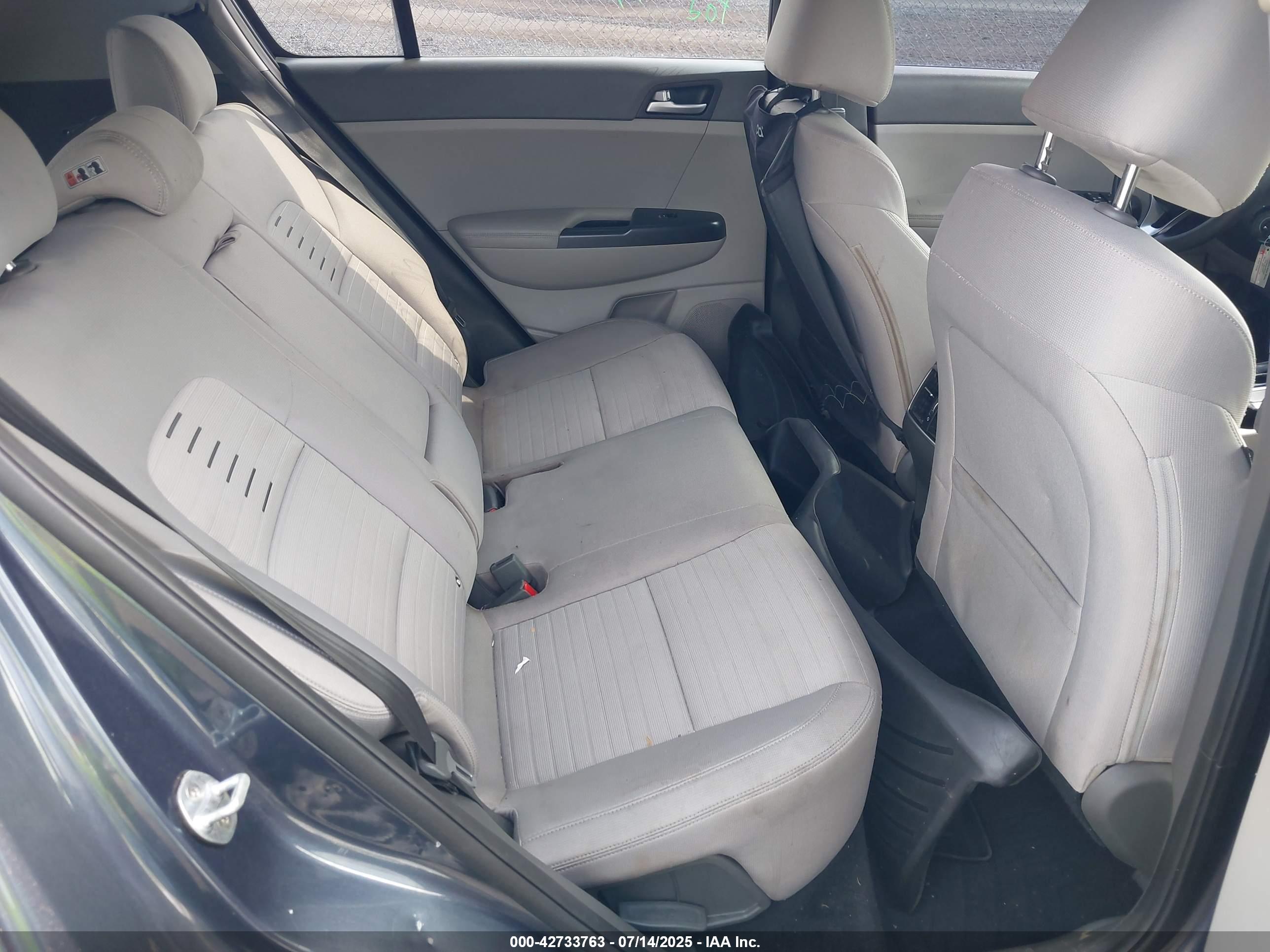 KIA SPORTAGE image 8
