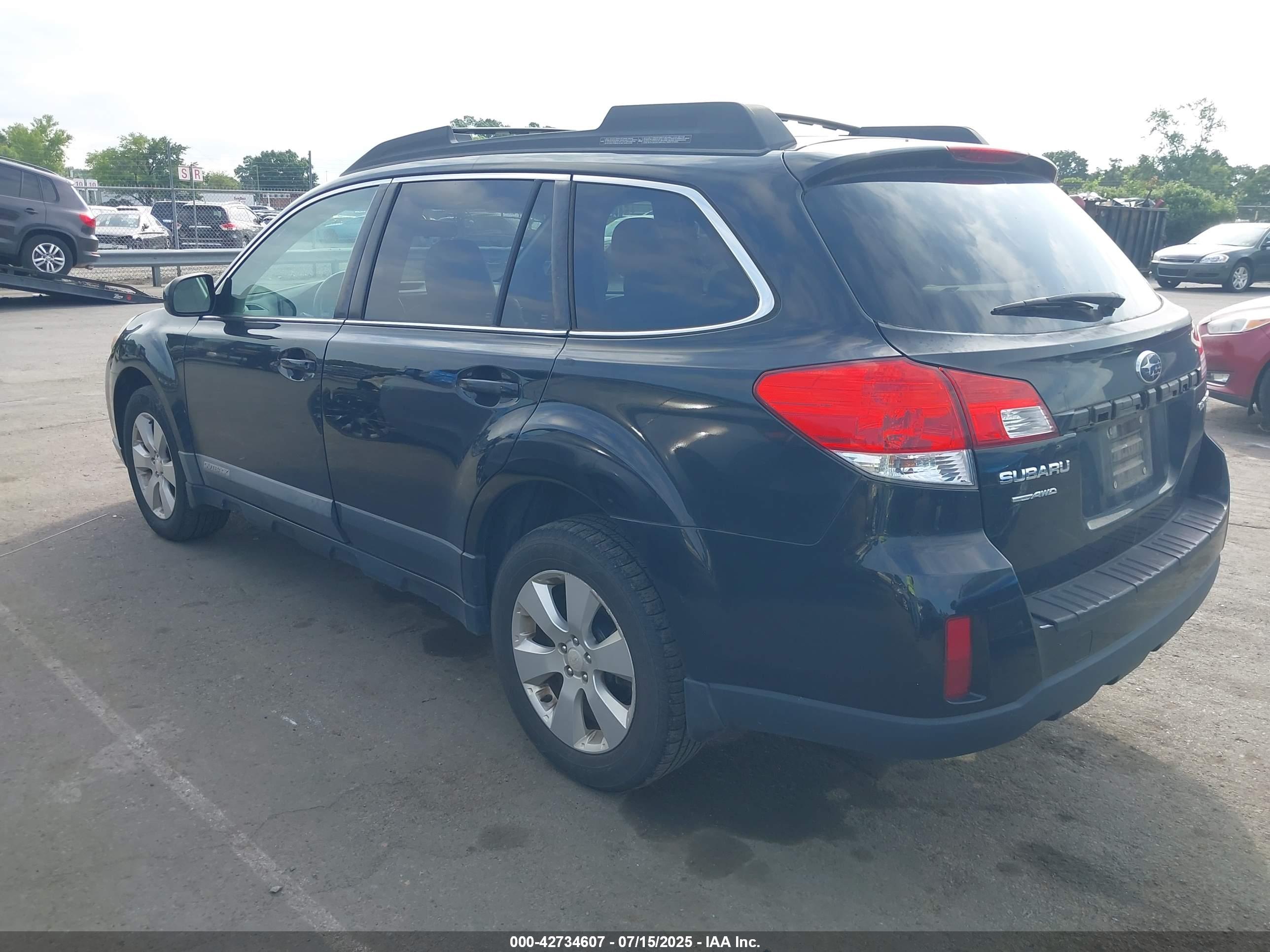 SUBARU OUTBACK image 3