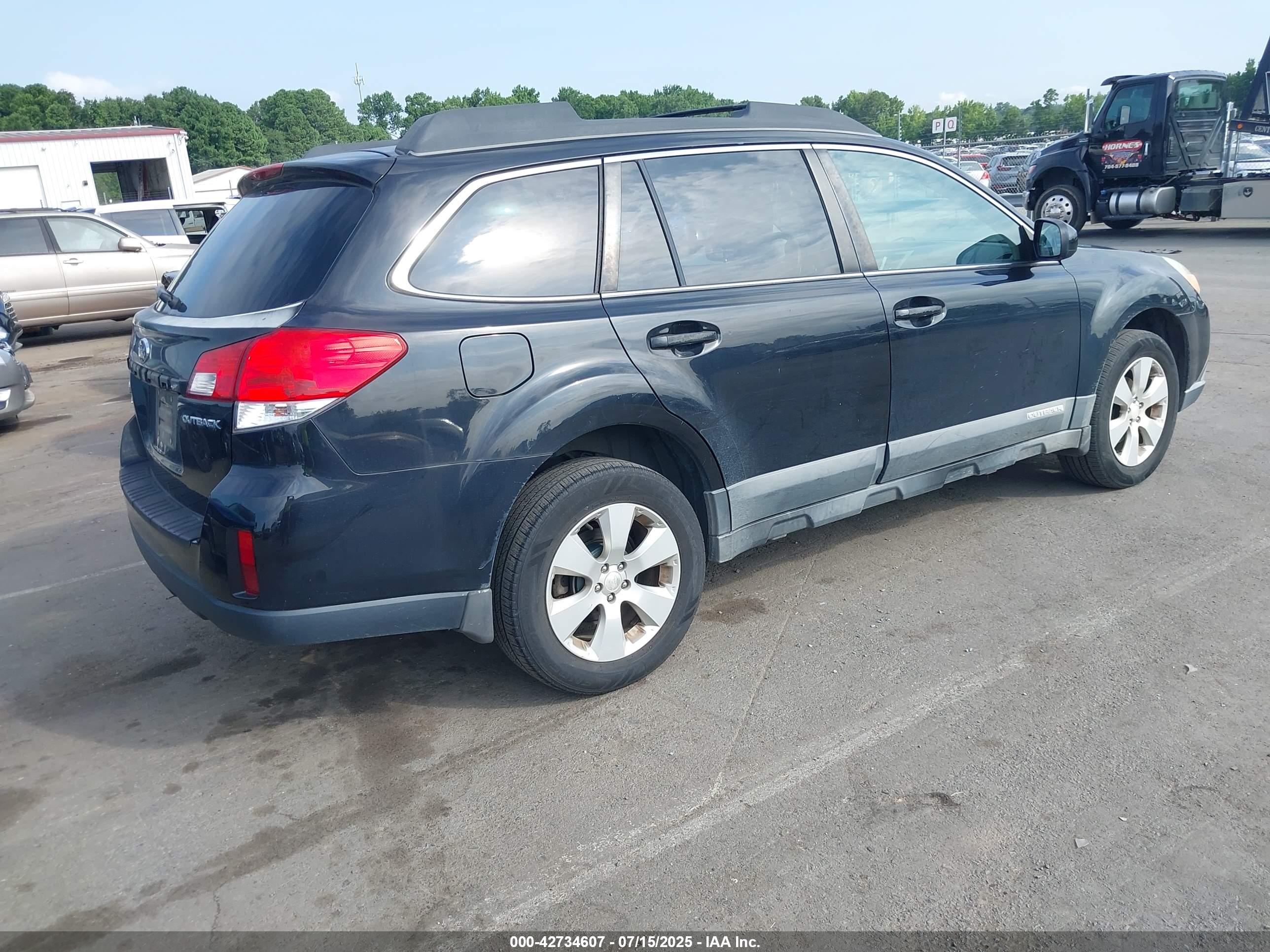 SUBARU OUTBACK image 4