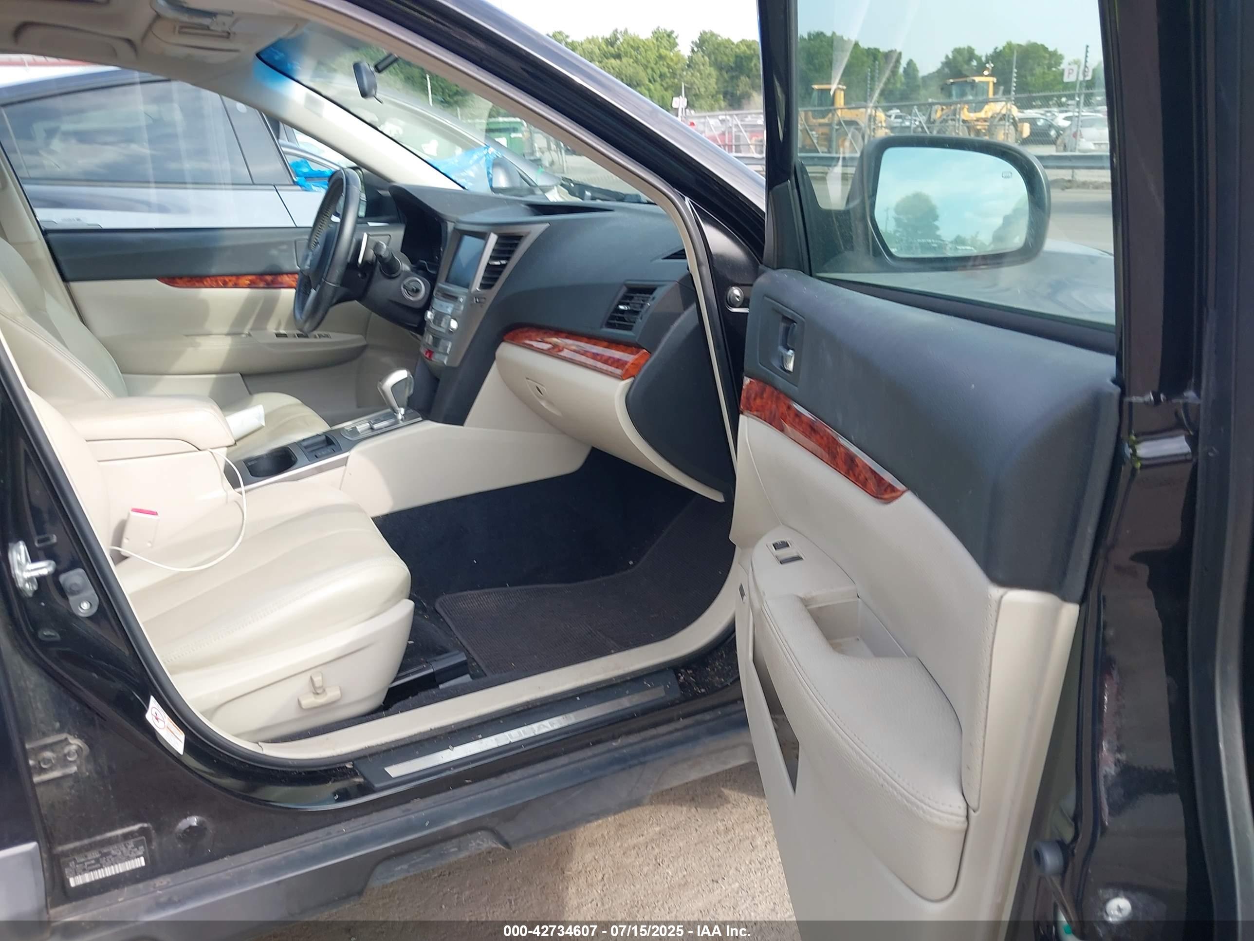 SUBARU OUTBACK image 5