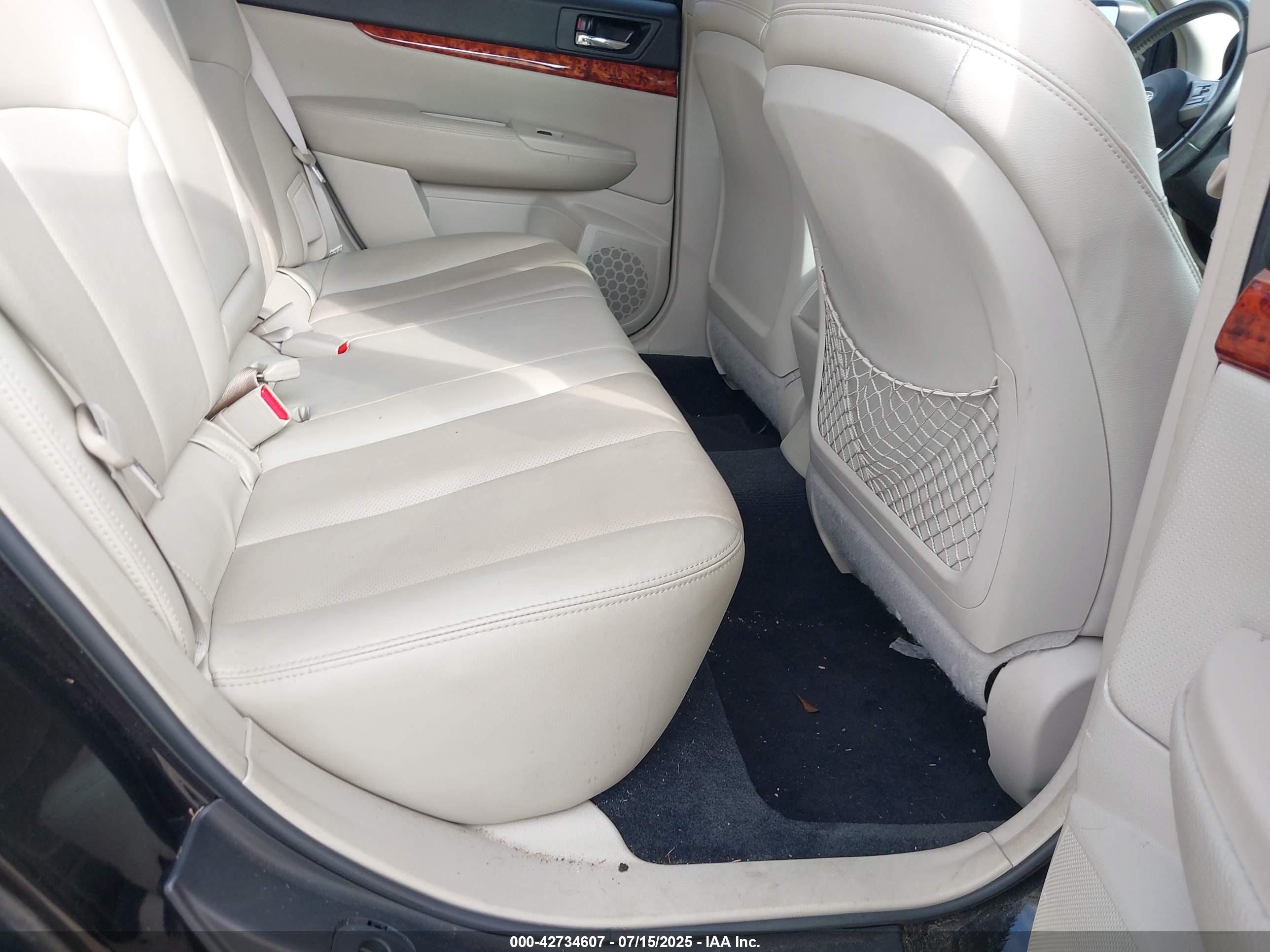 SUBARU OUTBACK image 8