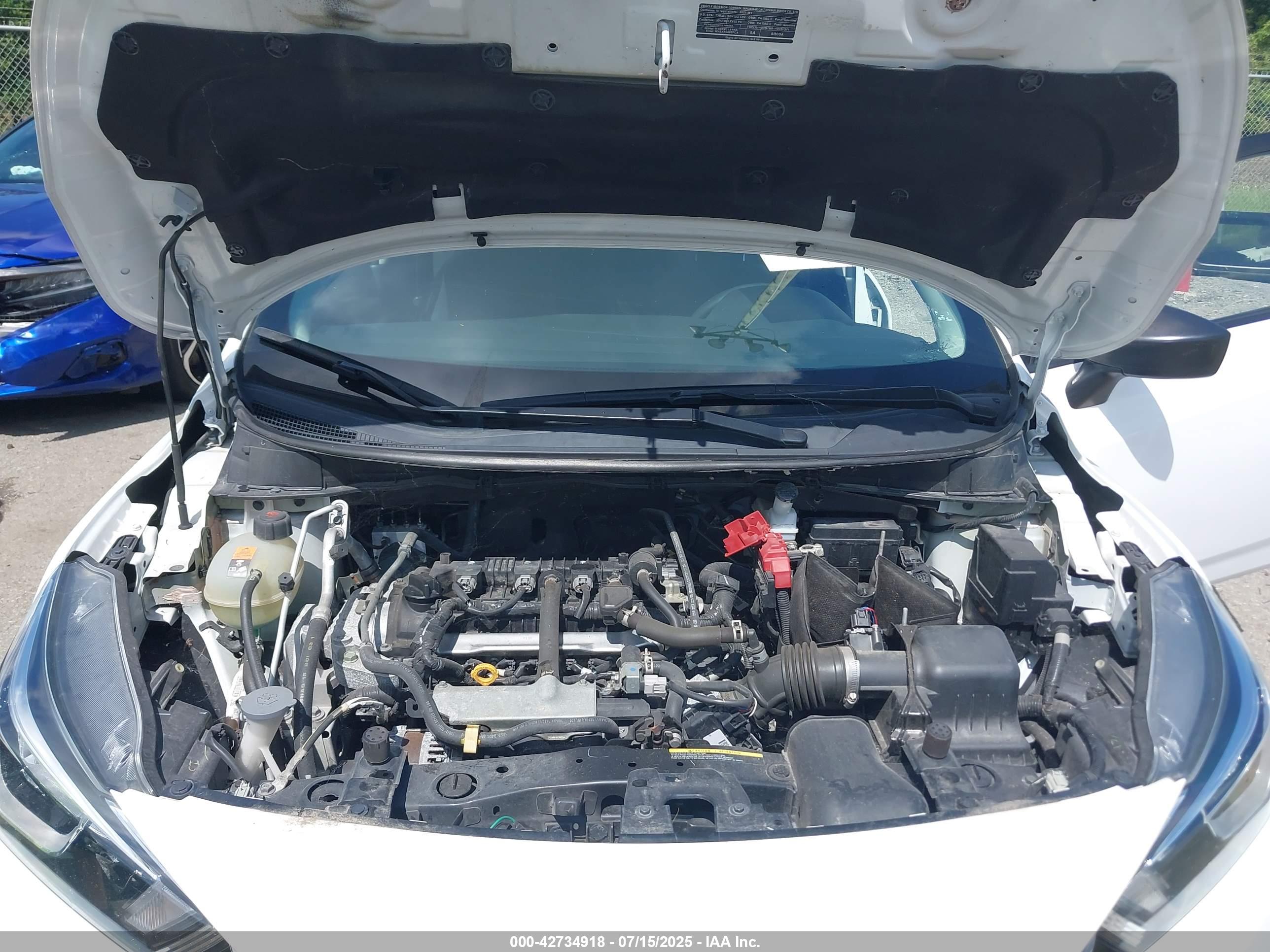 NISSAN VERSA image 10