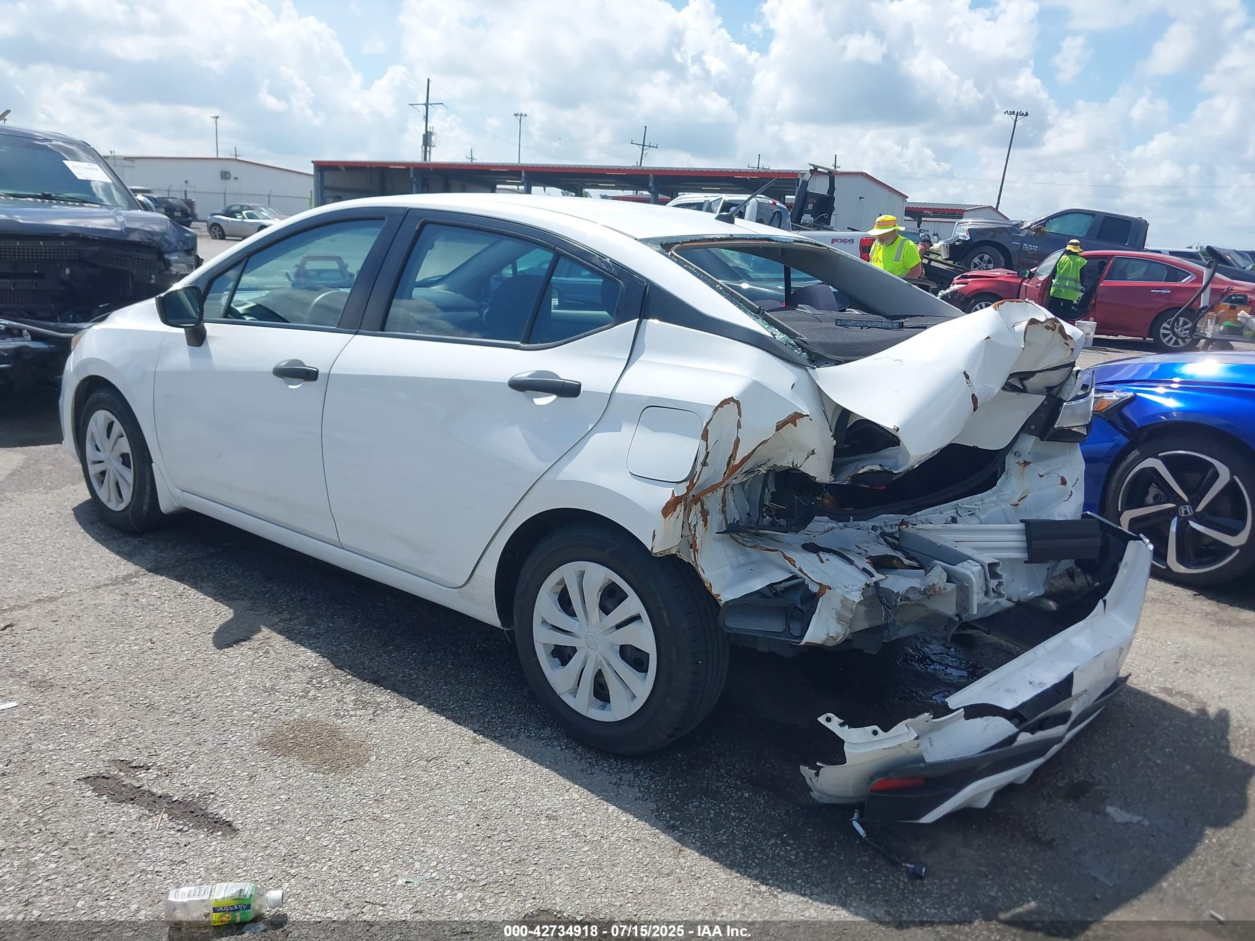 NISSAN VERSA image 3