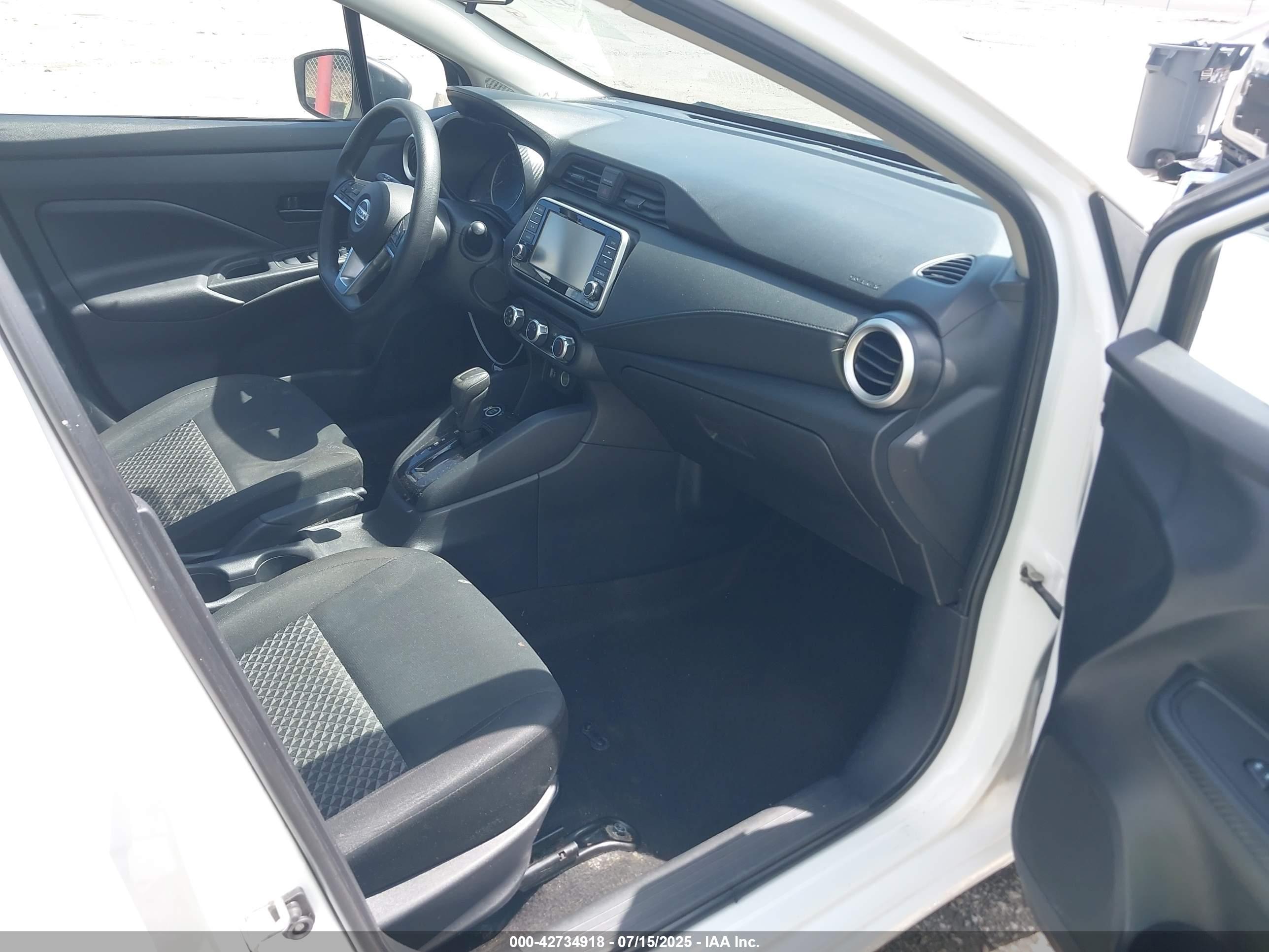 NISSAN VERSA image 5