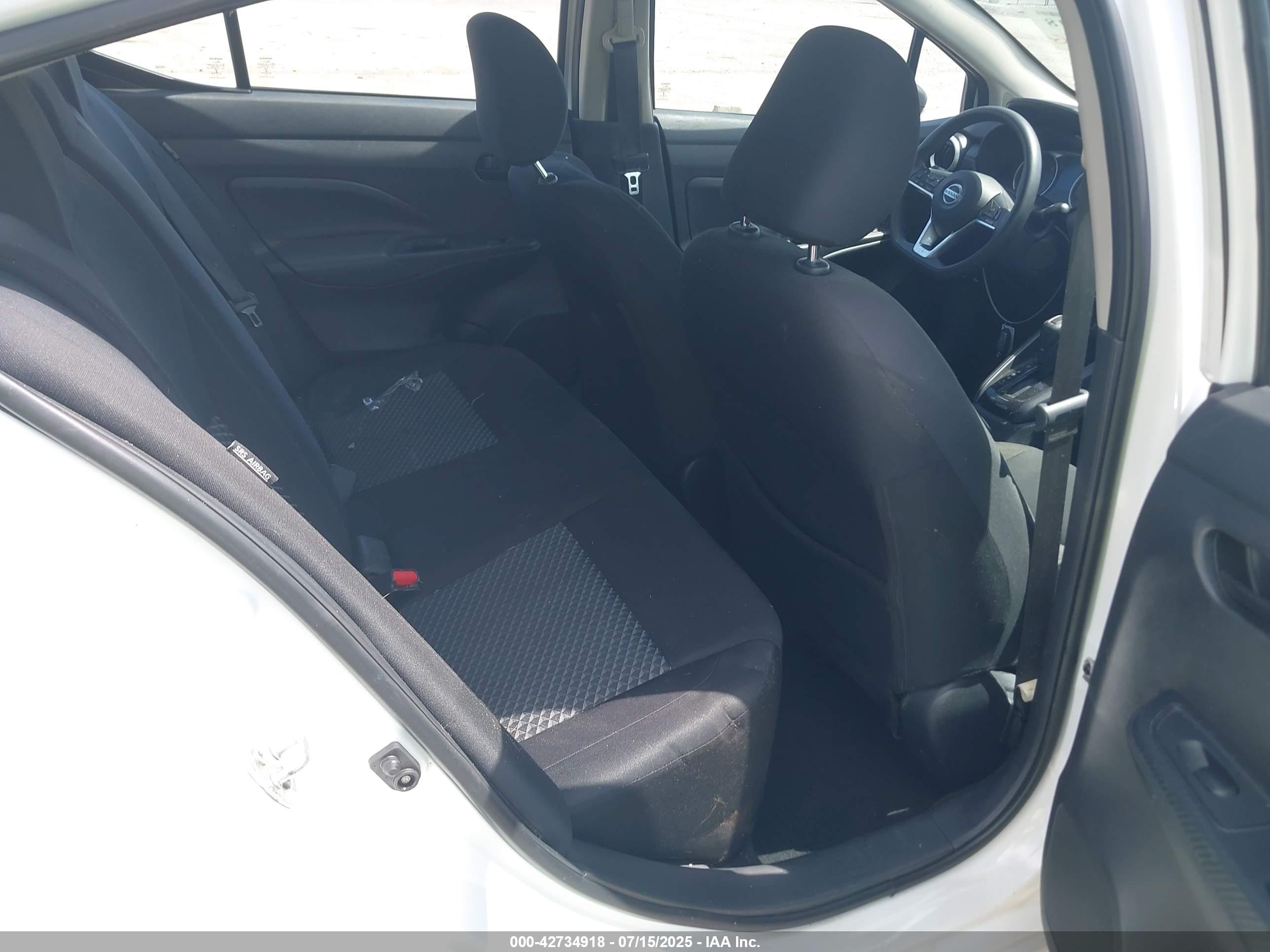 NISSAN VERSA image 8