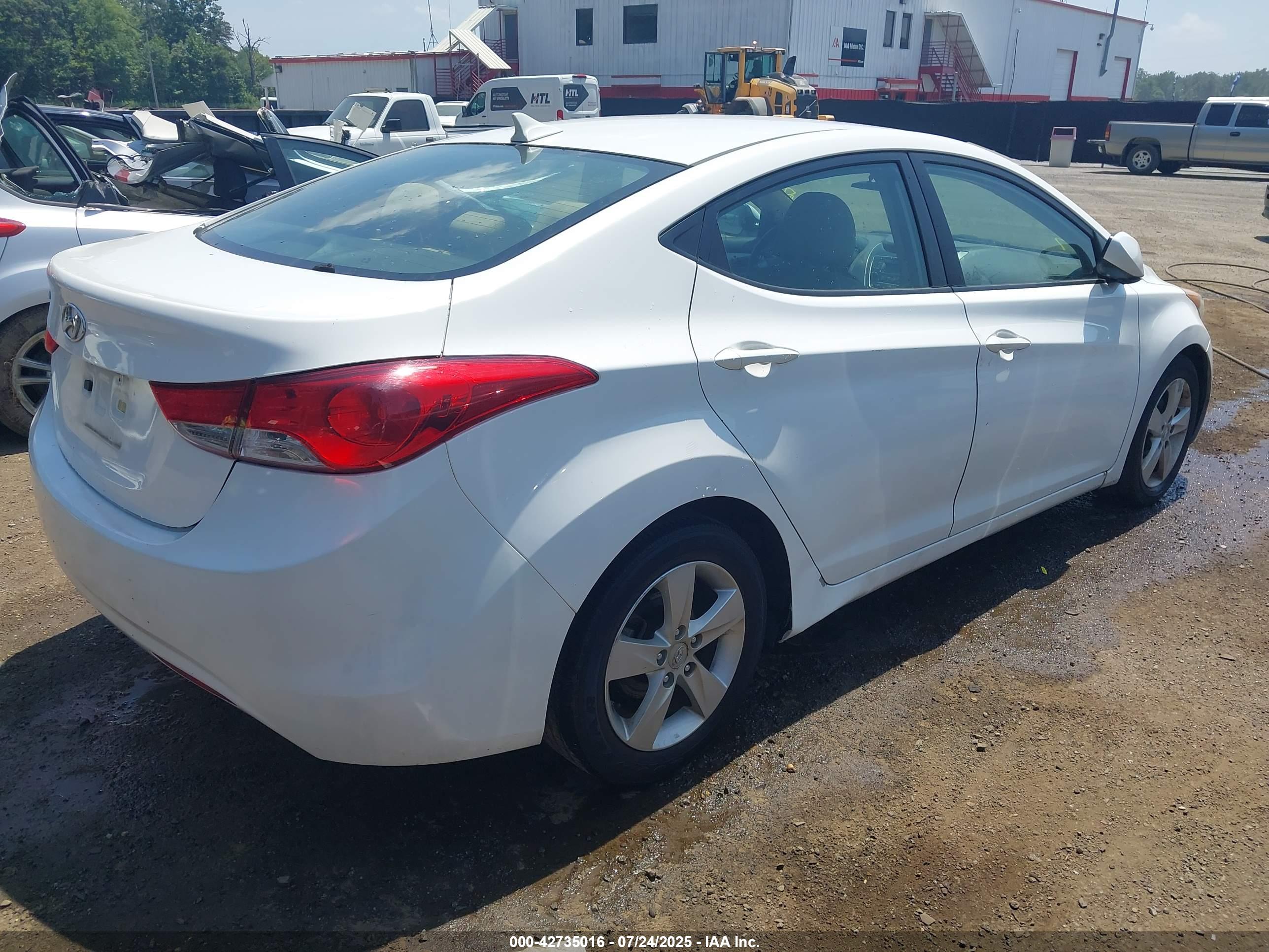 HYUNDAI ELANTRA image 4
