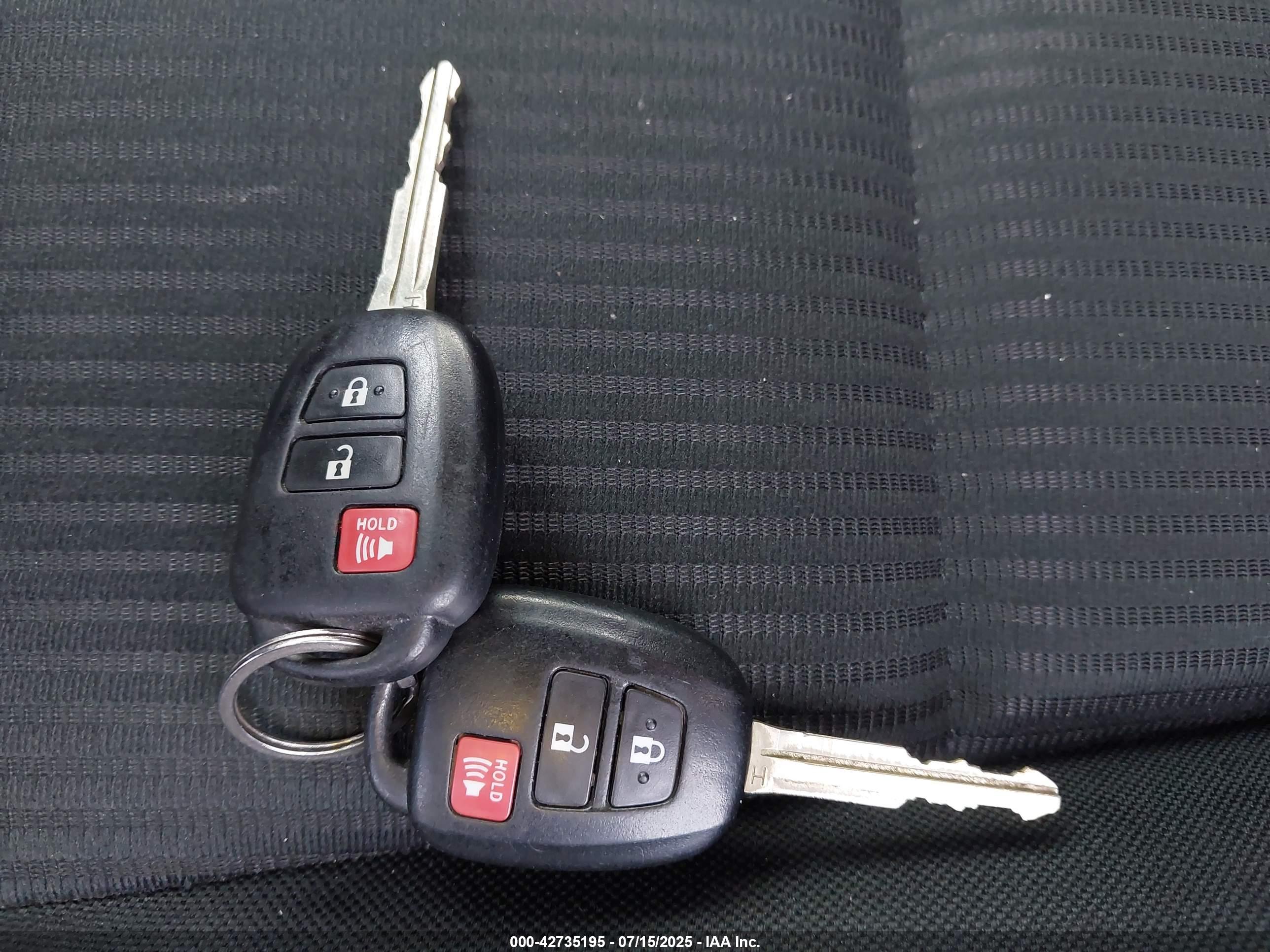 TOYOTA RAV4 image 11