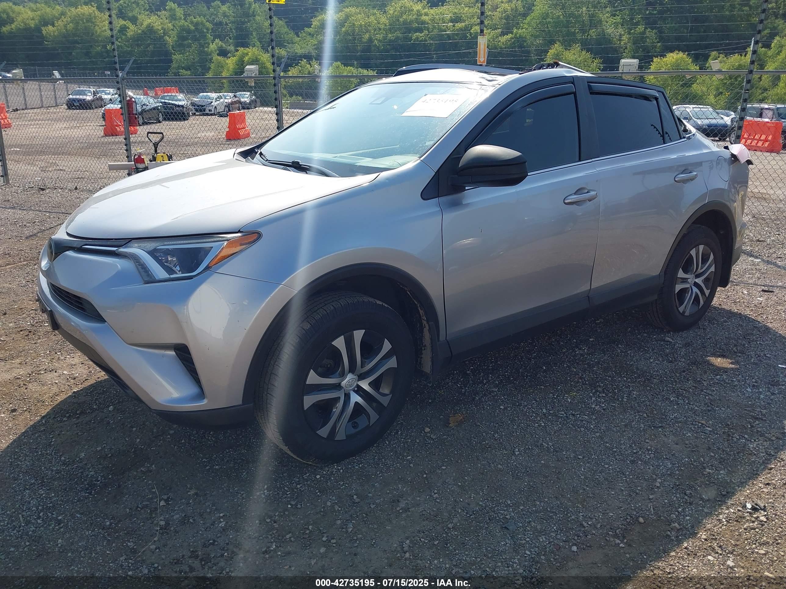 TOYOTA RAV4 image 2