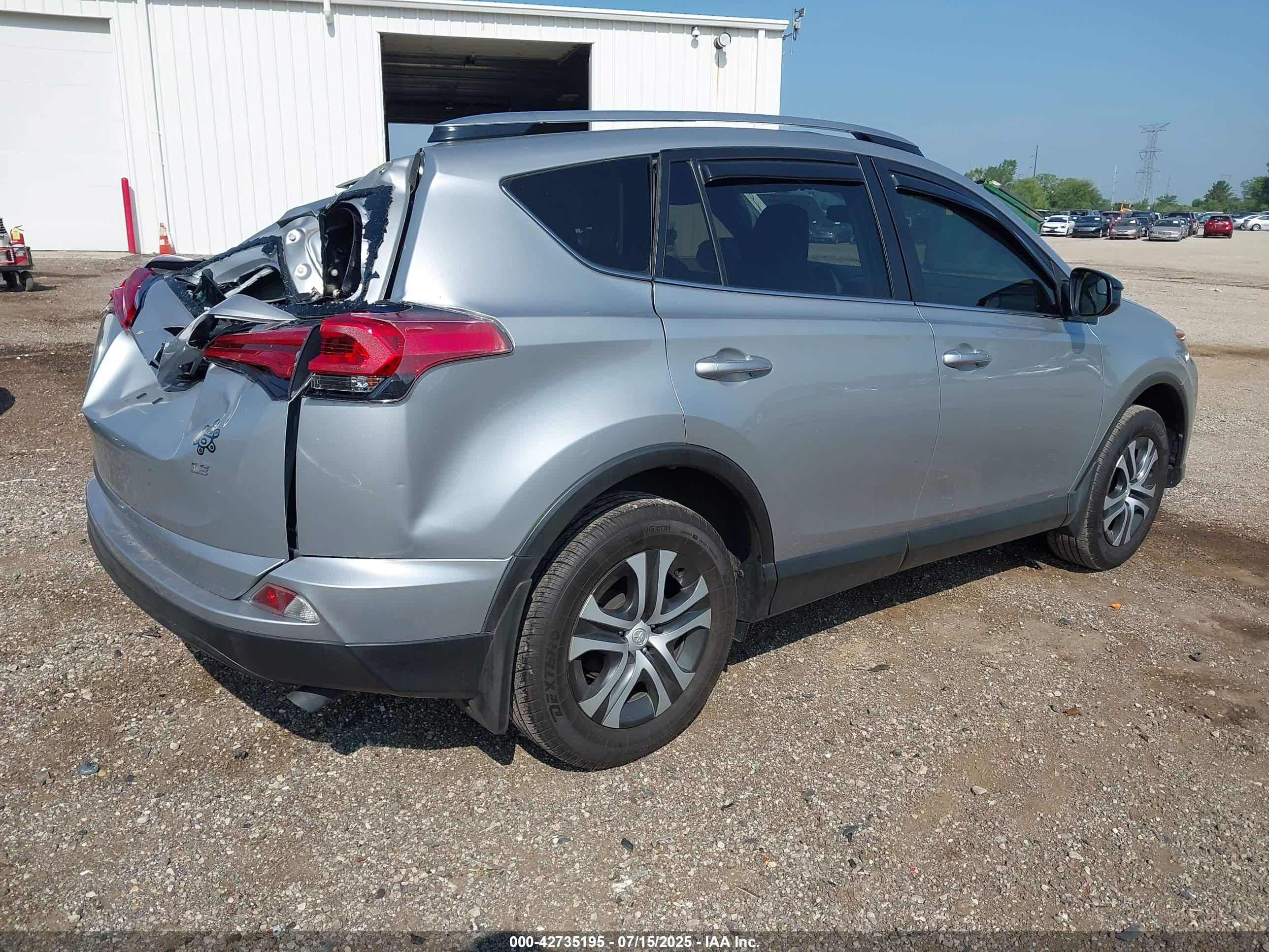 TOYOTA RAV4 image 4