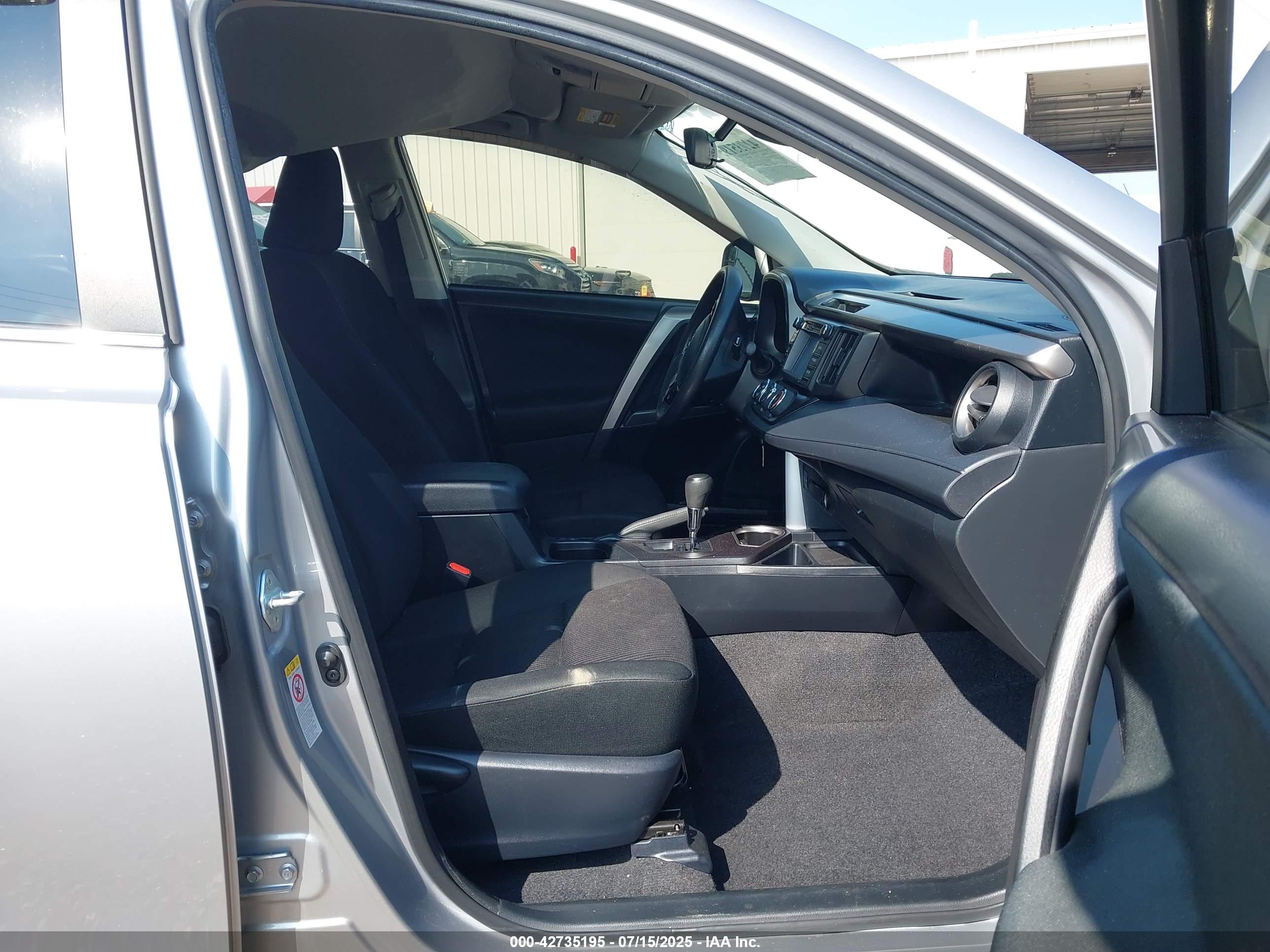 TOYOTA RAV4 image 5