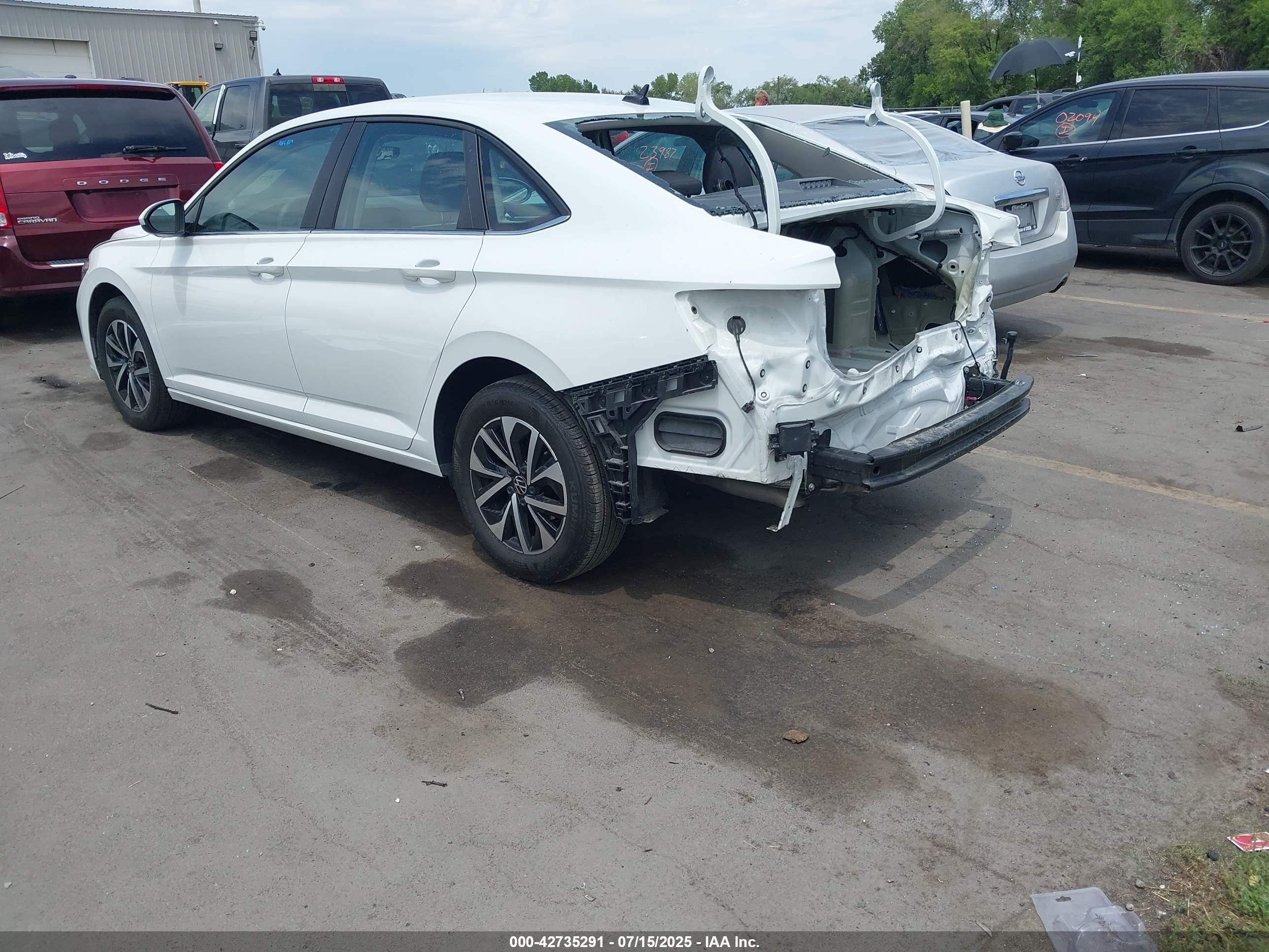 VOLKSWAGEN JETTA image 3