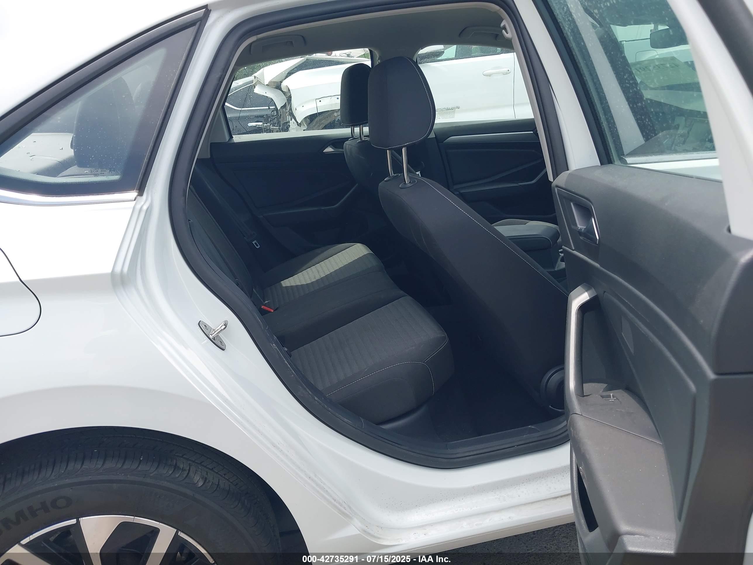 VOLKSWAGEN JETTA image 8